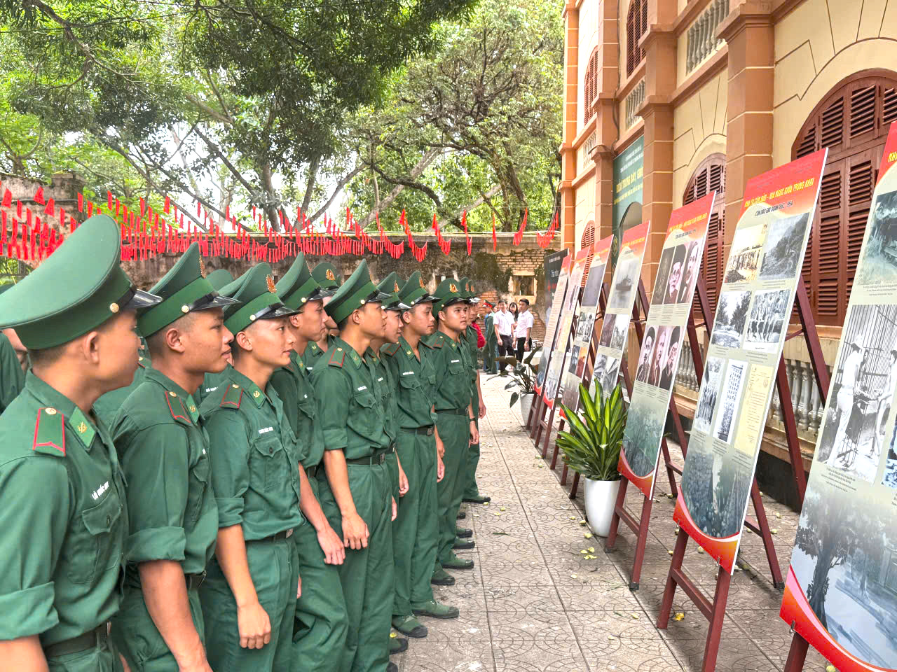 Trưng bày chuyên đề 