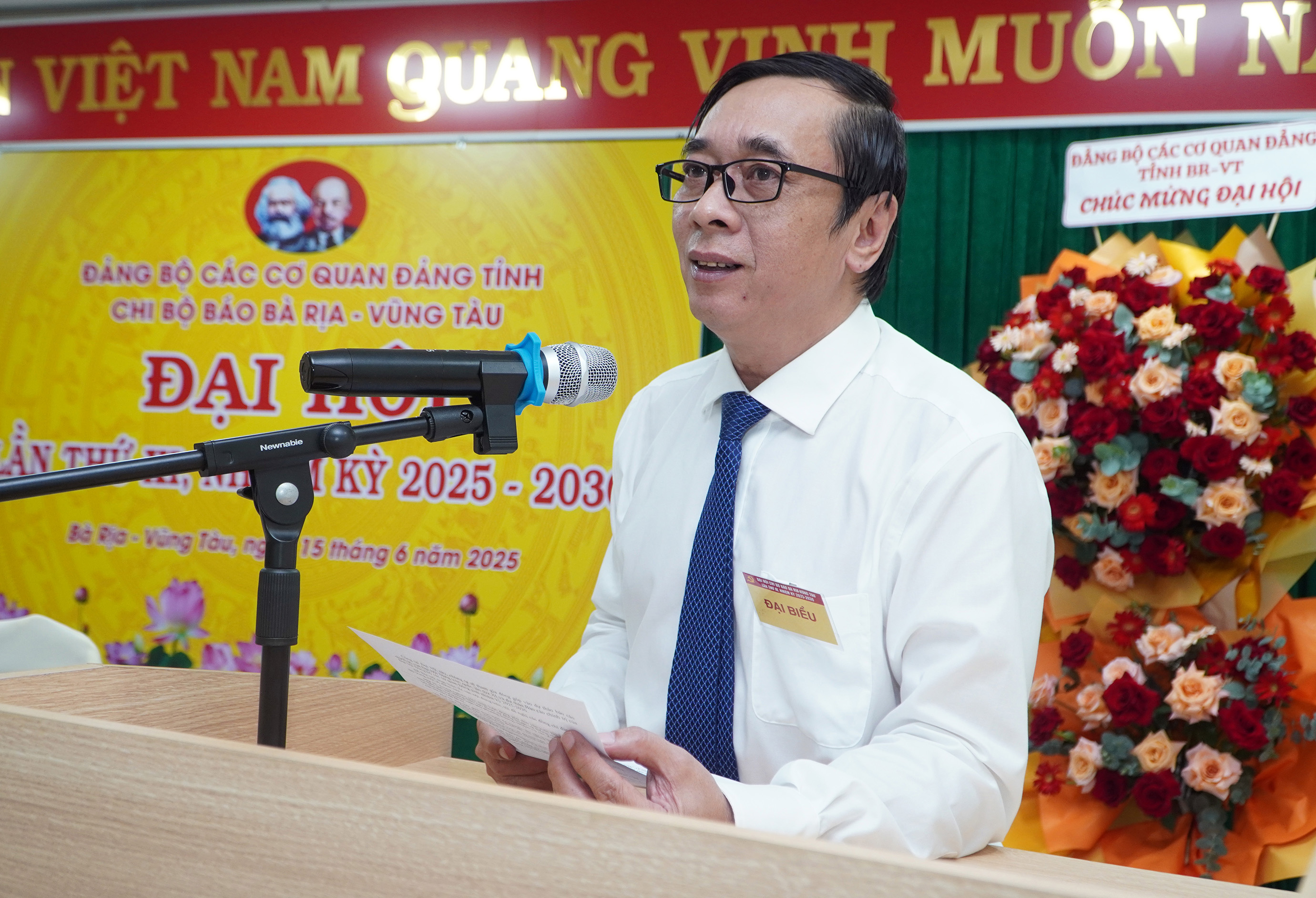 Ông Trương Đức Nghĩa, Bí thư Chi bộ, Tổng Biên tập Báo Bà Rịa-Vũng Tàu phát biểu khai mạc Đại hội.