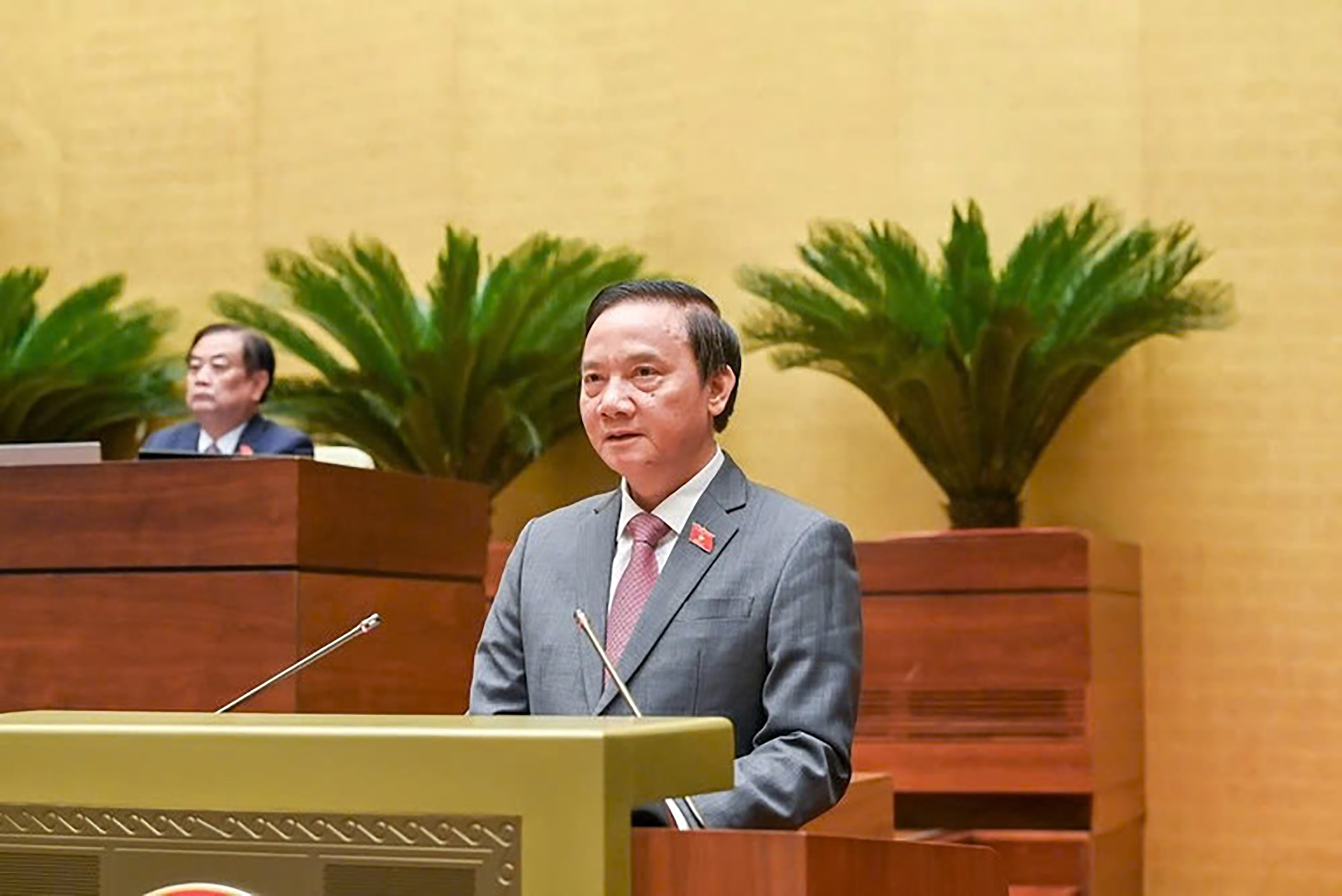 Phó Chủ tịch Quốc hội Nguyễn Khắc Định giải trình, tiếp thu, chỉnh lý dự thảo Nghị quyết sửa đổi, bổ sung một số điều của Hiến pháp nước Cộng hòa xã hội chủ nghĩa Việt Nam.