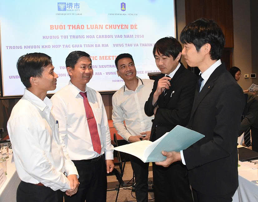 Lãnh đạo Sở Nông nghiệp và Môi trường trao đổi với các đại biểu đến từ Cục Môi trường thành phố Sakai, Nhật Bản về chương trình hợp tác quốc tế hướng đến xây dựng thành phố không carbon.