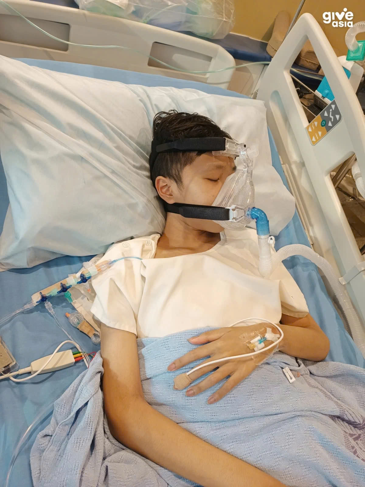 Hoàng Long đang từng giây, từng phút chiến đấu với căn bệnh hiểm nghèo để giành lại sự sống.