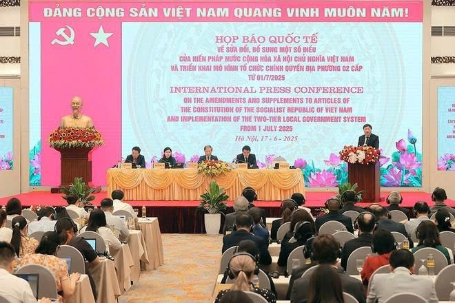Quang cảnh buổi họp báo quốc tế về việc sửa đổi bổ sung một số điều của Hiến pháp nước Cộng hòa Xã hội Chủ nghĩa Việt Nam. (Ảnh: An Đăng/TTXVN)