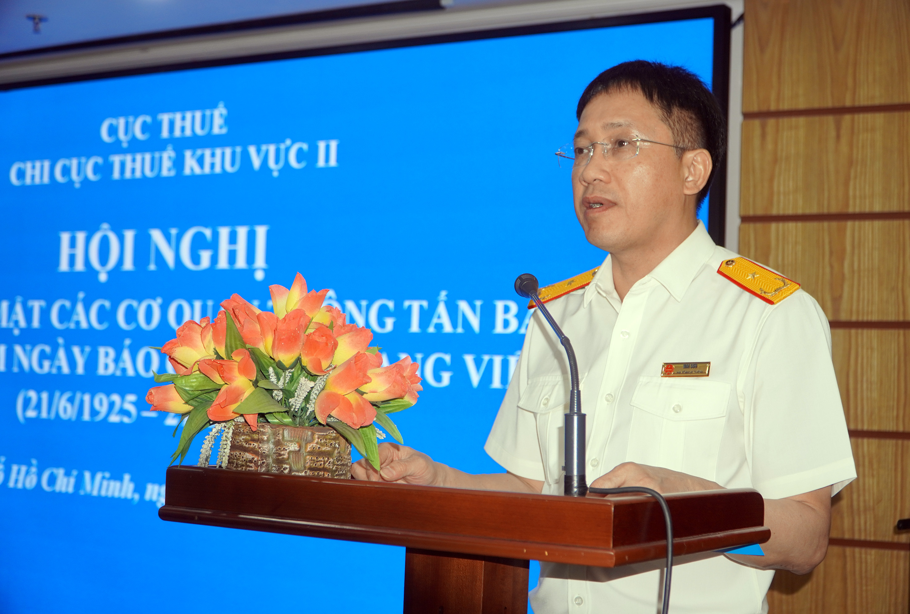 Phó Cục trưởng Cục thuế Mai Sơn phát biểu tại buổi gặp mặt.