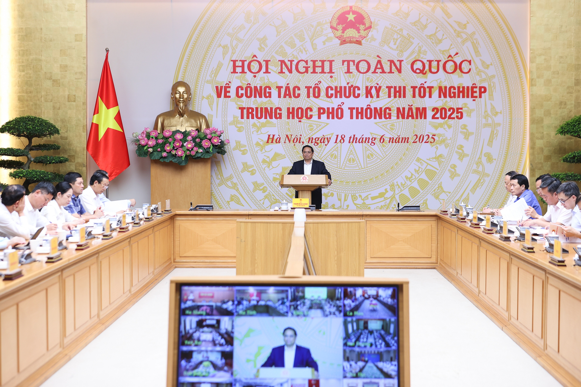 Thủ tướng chủ trì Hội nghị toàn quốc chuẩn bị Kỳ thi tốt nghiệp THPT năm 2025.
