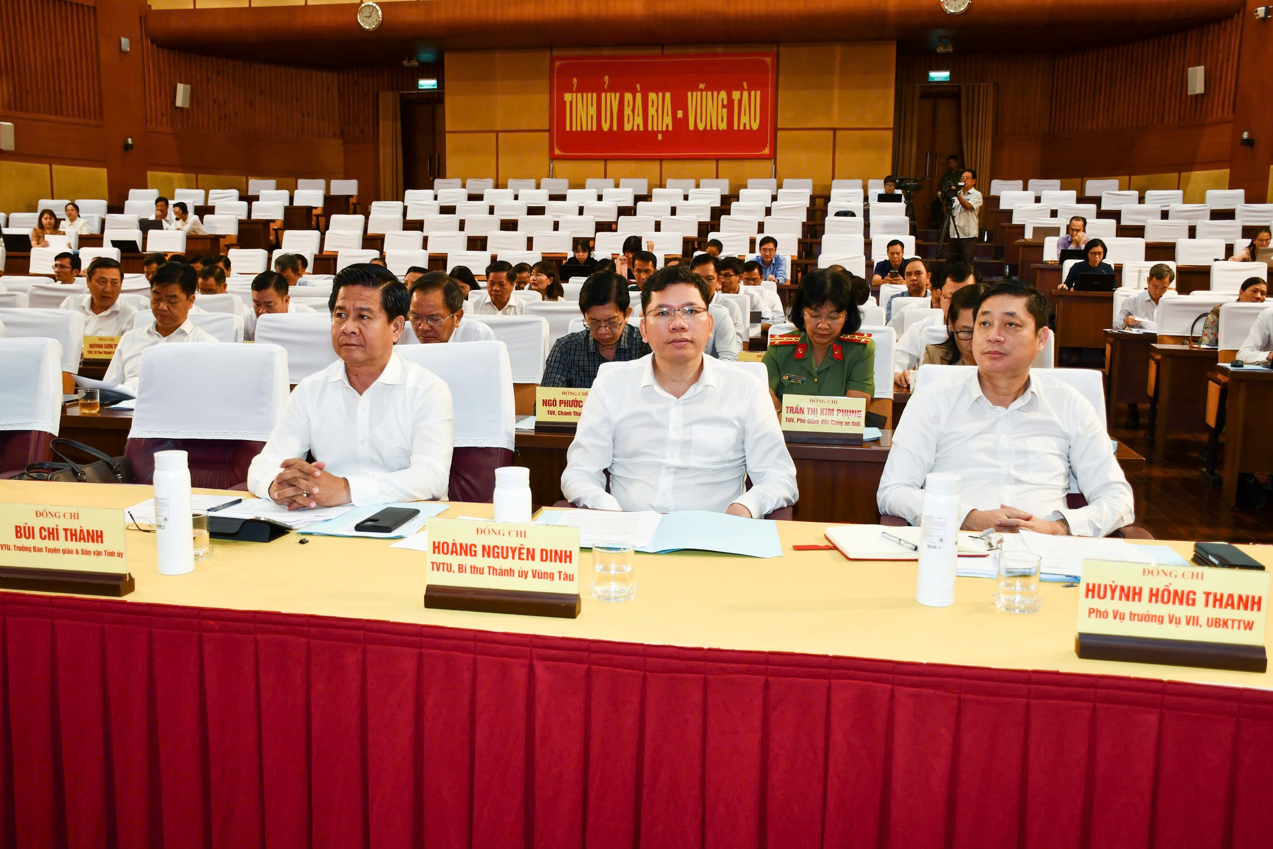 Các đại biểu tham dự hội nghị.