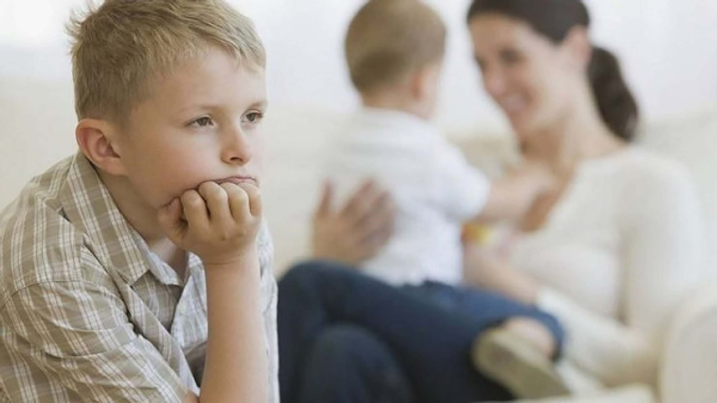 Tâm lý quá ganh tỵ sẽ gây ảnh hưởng trực tiếp tới quá trình phát triển của trẻ em, khiến cho các bé luôn luôn cảm thấy tự ti.