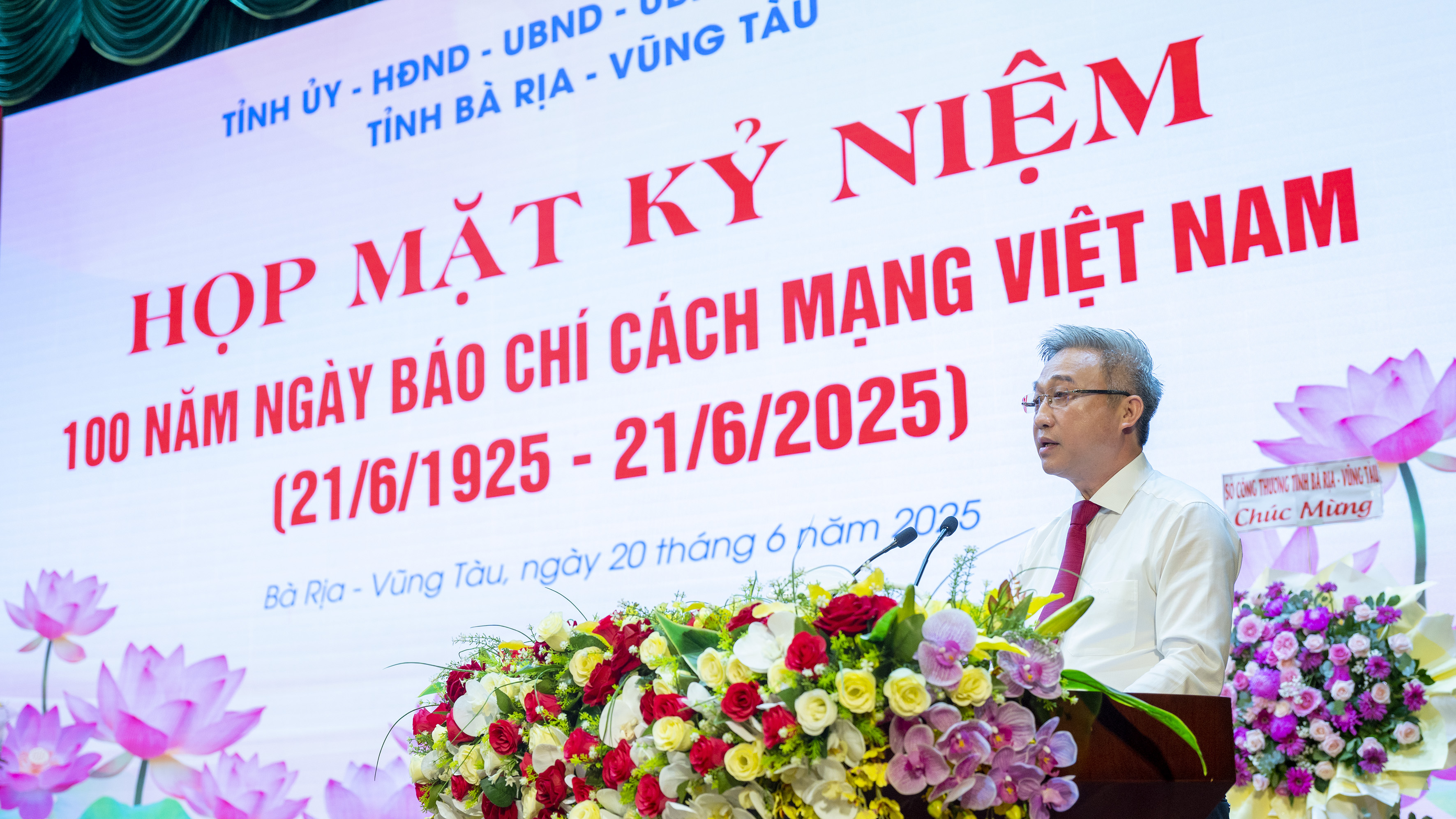 Ông Đặng Minh Thông, Phó Chủ tịch UBND tỉnh phát biểu tại  chuong trình họp mặt. Ảnh: BẢO KHÁNH
