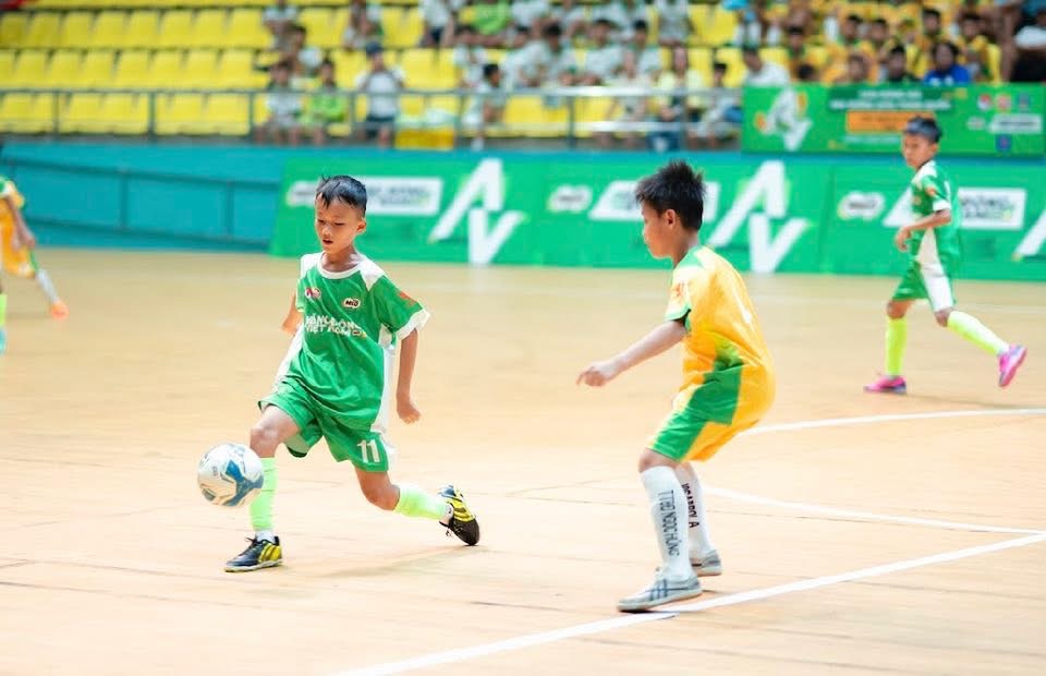 Vòng loại Giải bóng đá Thiếu niên (U13) và Nhi đồng (U11) toàn quốc khu vực miền Nam, diễn ra tại Bà Rịa-Vũng Tàu từ ngày 13-21/6. Giải đấu quy tụ 15 đội U11 và 18 đội U13 đến từ các tỉnh, thành và CLB khu vực phía Nam. Vòng chung kết U13 toàn quốc dự kiến diễn ra từ ngày 1-15/7 tại Bình Dương, với sự góp mặt của 16 đội bóng xuất sắc vượt qua vòng loại. Trong khi đó, vòng chung kết U11 sẽ chính thức khởi tranh tại Quảng Nam từ ngày 24/7 đến 6/8, quy tụ 16 đại diện ưu tú nhất trên toàn quốc.