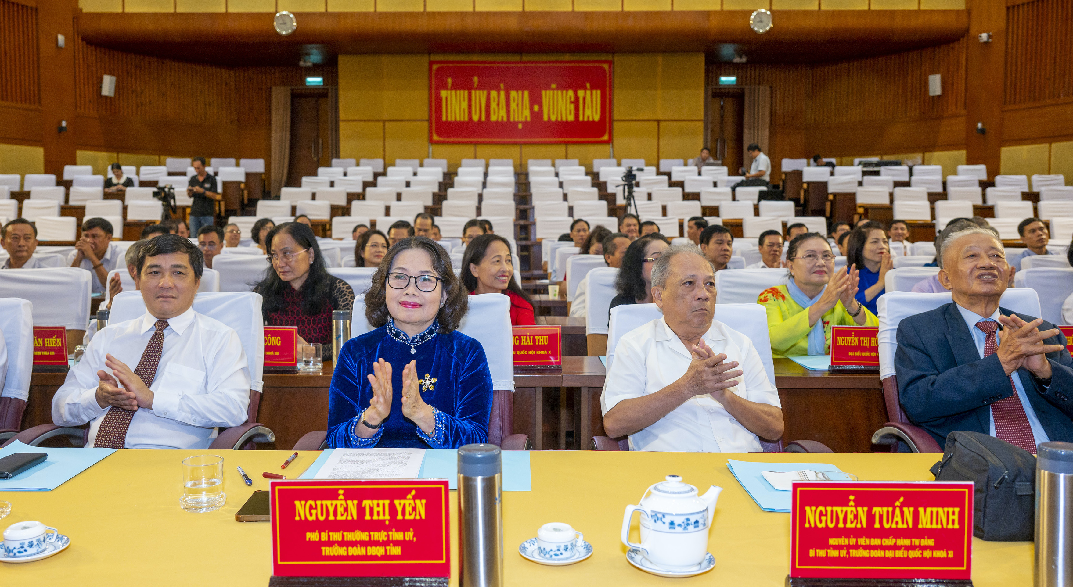 Các đại biểu tham dự hội nghị.