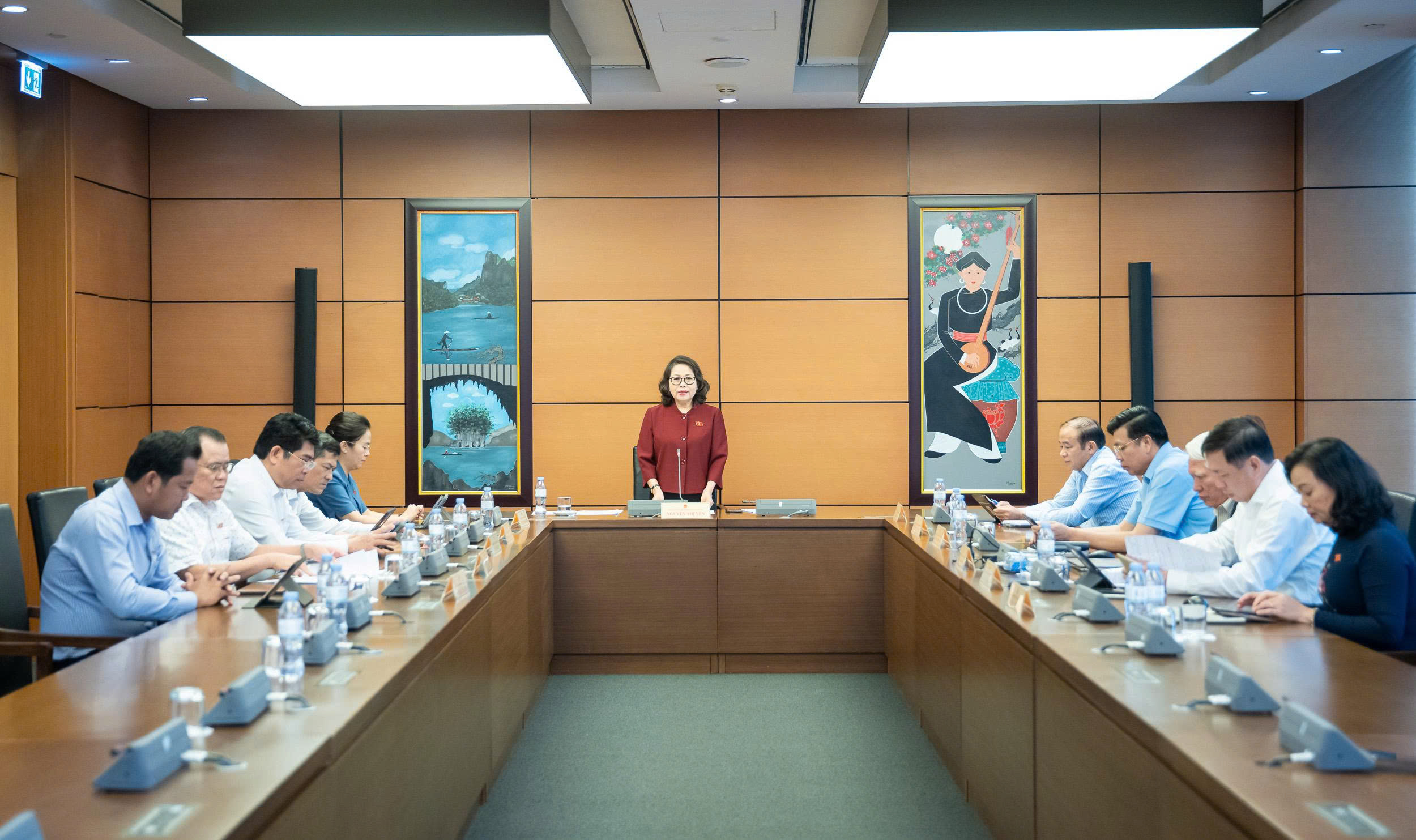 Quang cảnh phiên thảo luận tổ.
