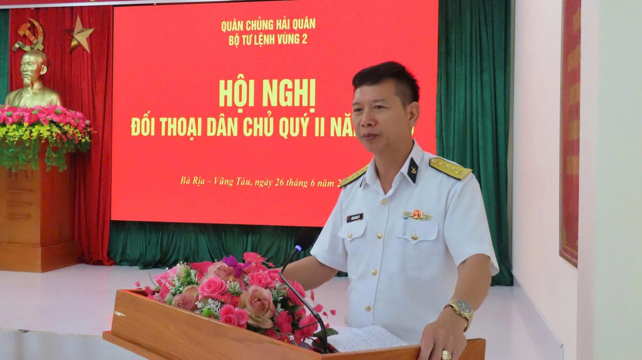 Đại tá Hoàng Ngọc Tú, Phó Chủ nhiệm Hậu cần - kỹ thuật Vùng 2 Hải quân chủ trì hội nghị.