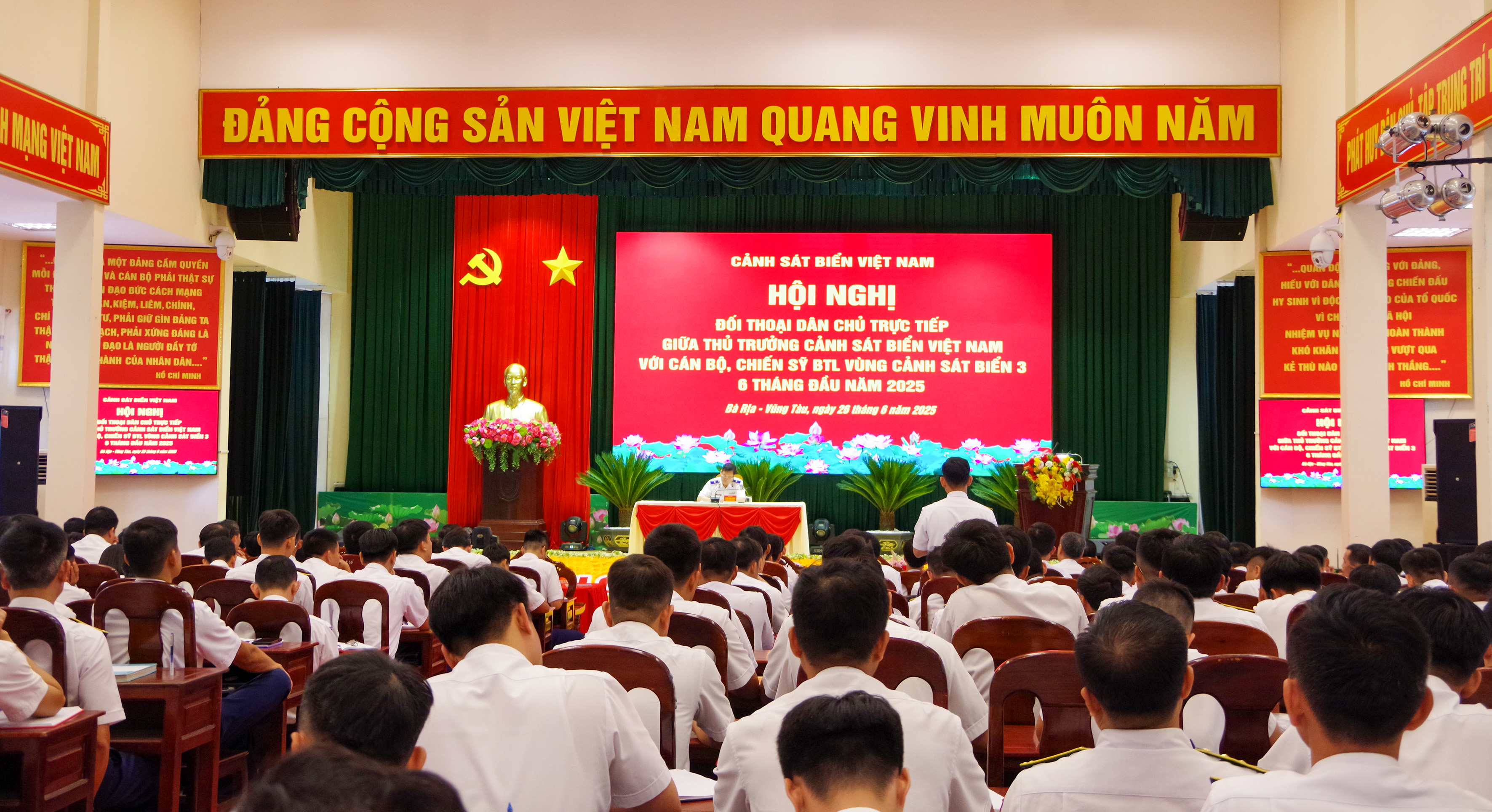Hội nghị đối thoại dân chủ 6 tháng đầu năm 2025 tại Bộ Tư lệnh Vùng Cảnh sát biển 3.