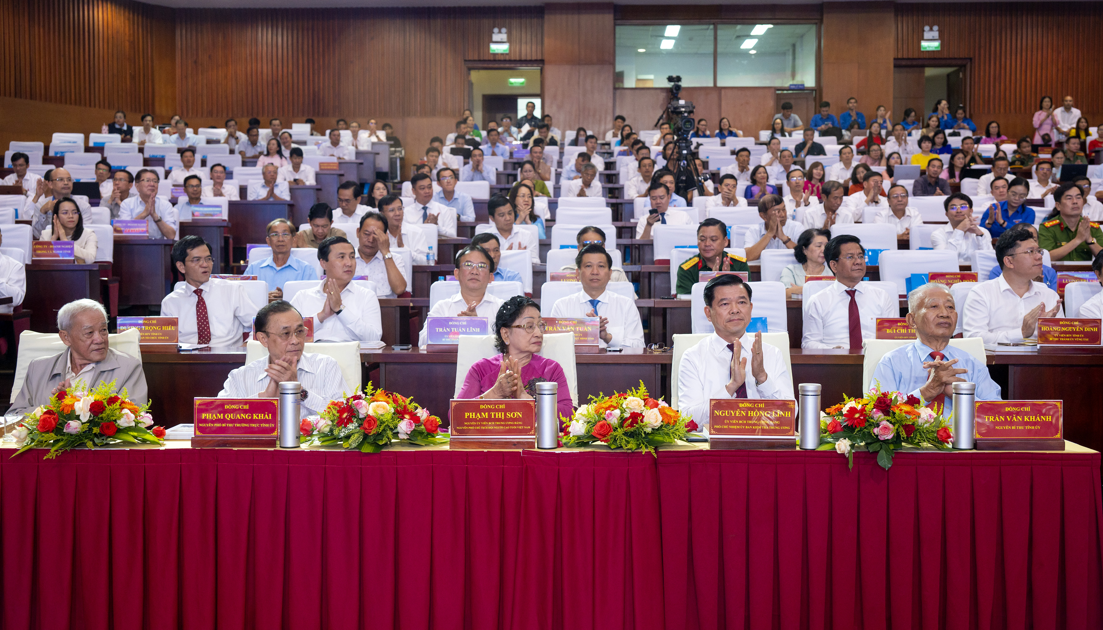 Các đại biểu tham dự lễ kỷ niệm.