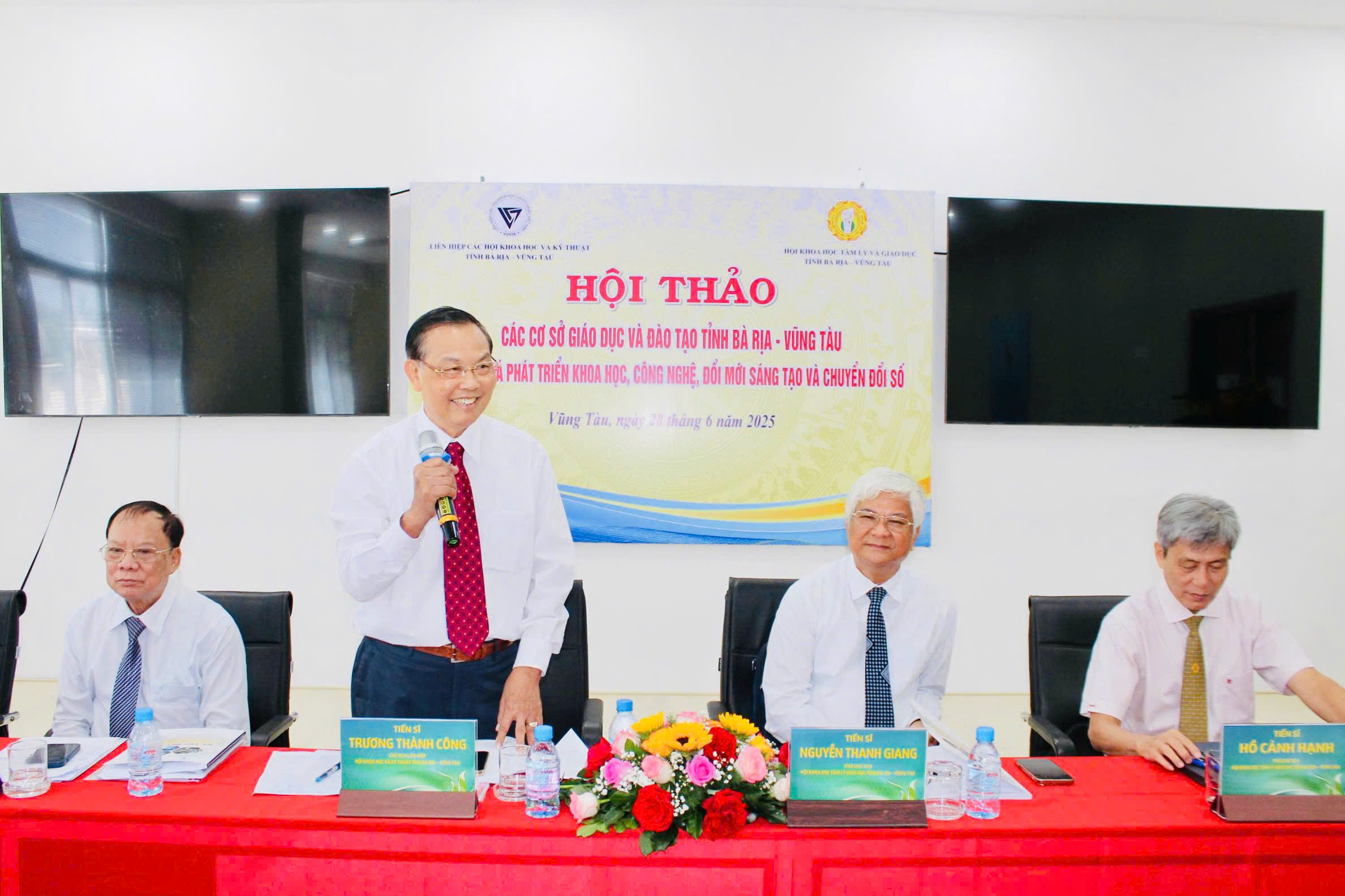 Liên hiệp các Hội khoa học và Kỹ thuật tỉnh phối hợp với Hội Khoa học tâm lý và Giáo dục tỉnh tổ chức Hội thảo thảo 