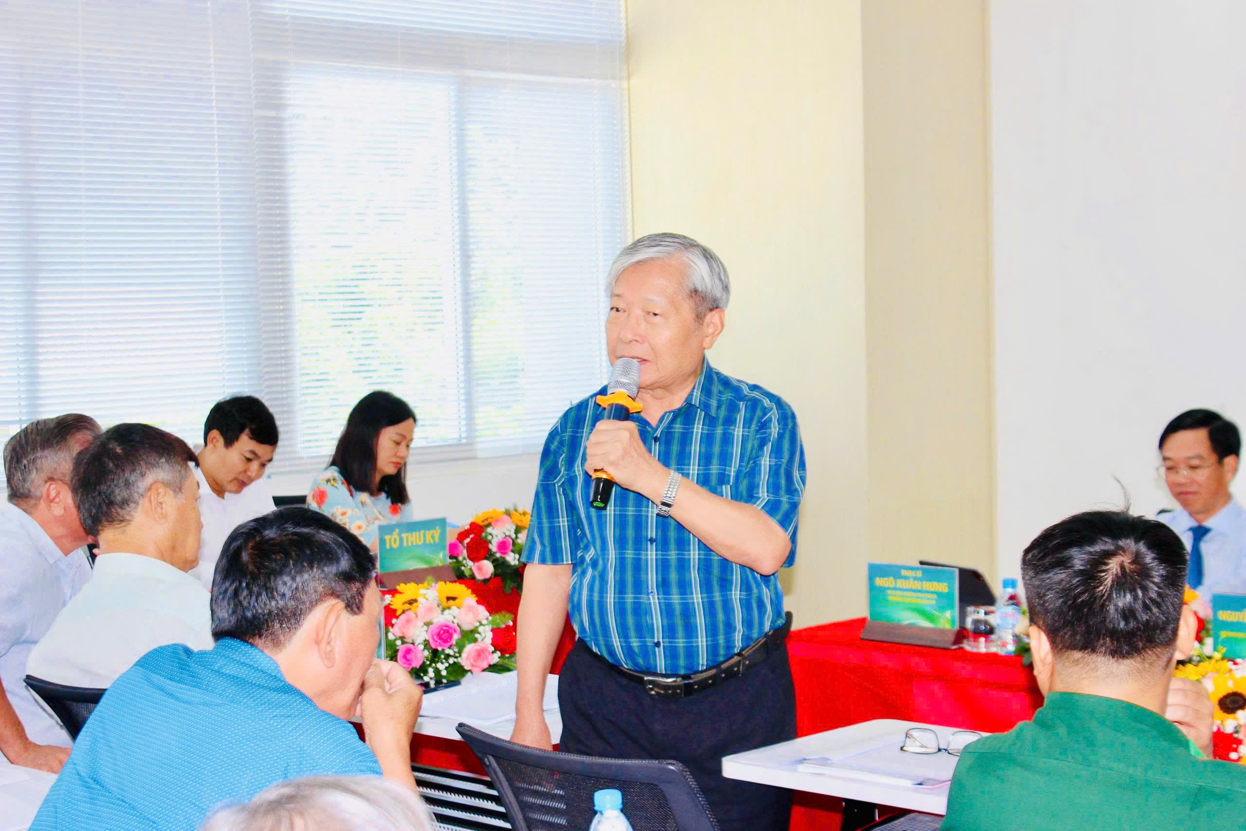 Đại biểu phát biểu thảo luận tại hội nghị.