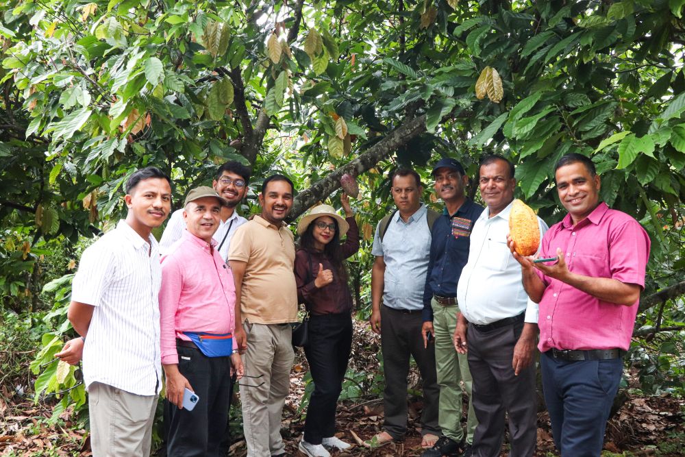 Đoàn Bộ Nông nghiệp Nepal tham quan mô hình trồng bơ, ca cao