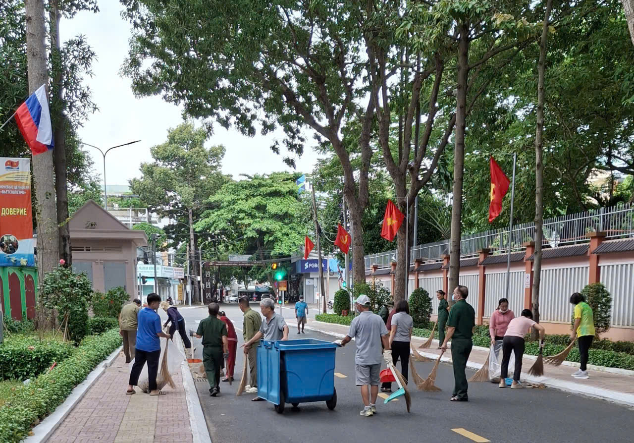 Phường Tam Thắng ra quân bảo vệ môi trường