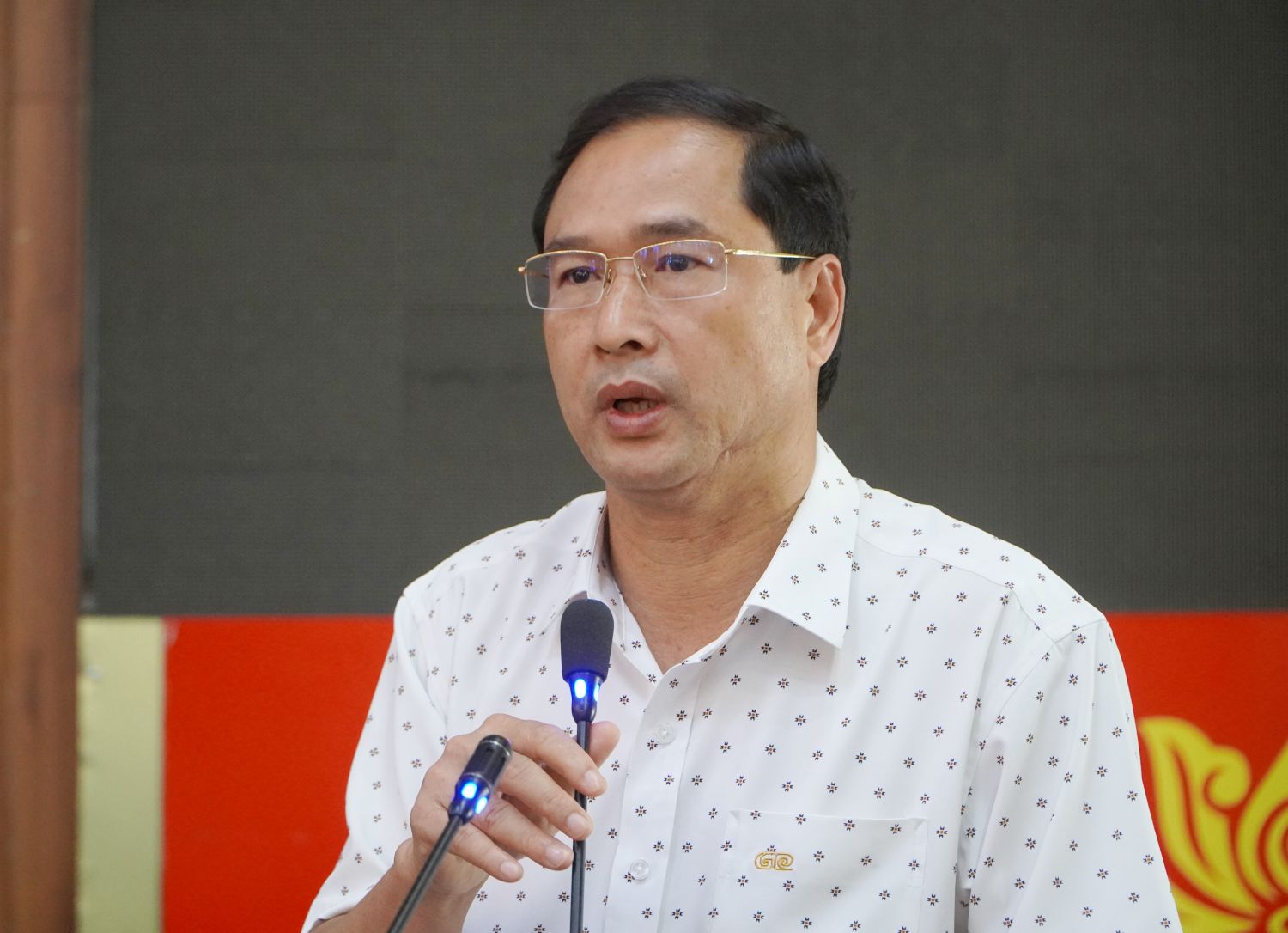 Bí thư Đảng ủy phường Vũng Tàu Nguyễn Tấn Bản phát biểu khai mạc hội nghị tập huấn.