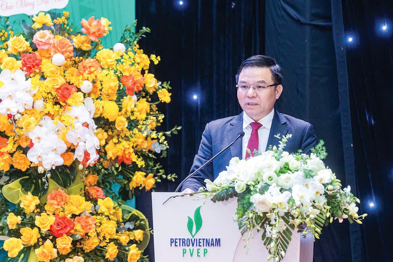 Ông Lê Mạnh Hùng, Bí thư Đảng ủy, Chủ tịch HĐTV Petrovietnam phát biểu chỉ đạo tại Đại hội Đại biểu Đảng bộ PVEP lần thứ IV, nhiệm kỳ 2025-2030 – Đại hội điểm của Đảng bộ Petrovietnam.