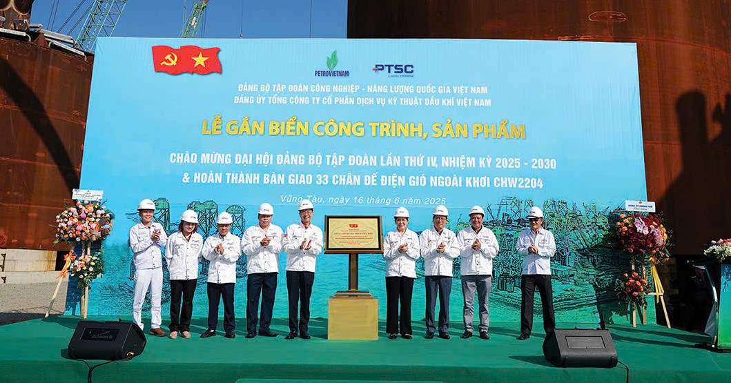 Lễ gắn biển công trình, sản phẩm chào mừng Đại hội Đảng bộ Petrovietnam lần thứ IV, nhiệm kỳ 2025-2030.