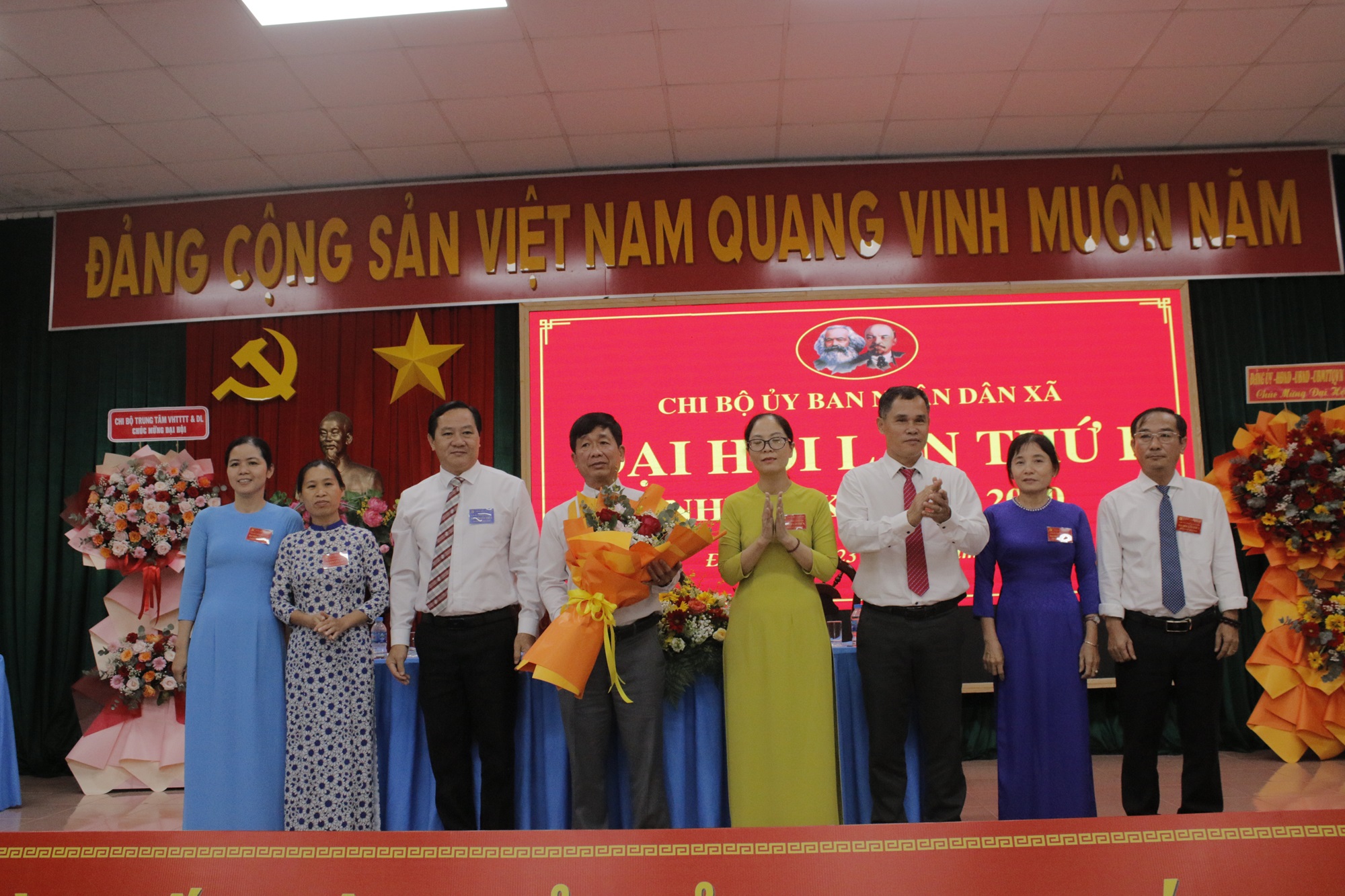 Cấp ủy Chi bộ UBND xã Đất Đỏ khóa mới ra mắt Đại hội.