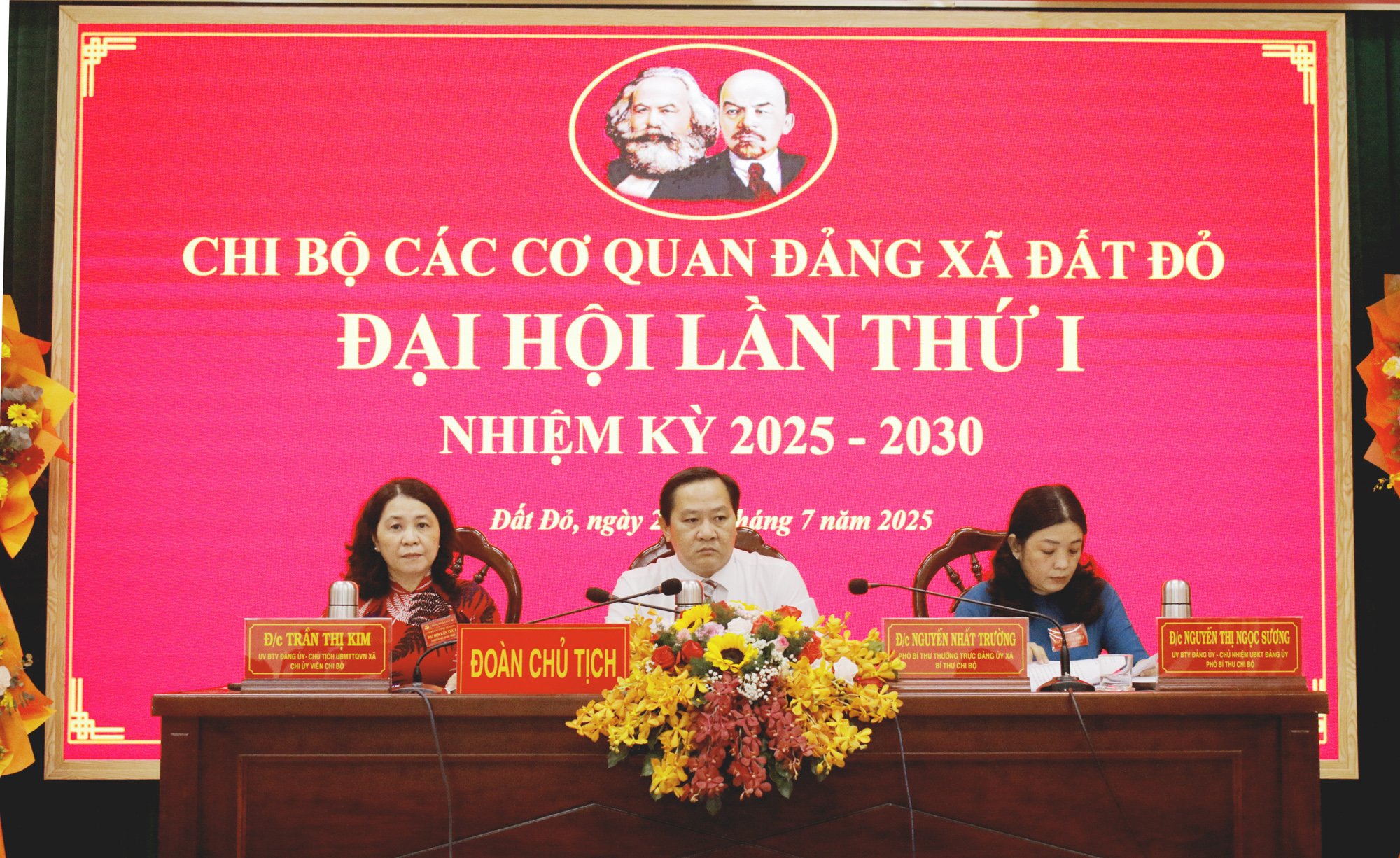 Chủ tọa đại hội.