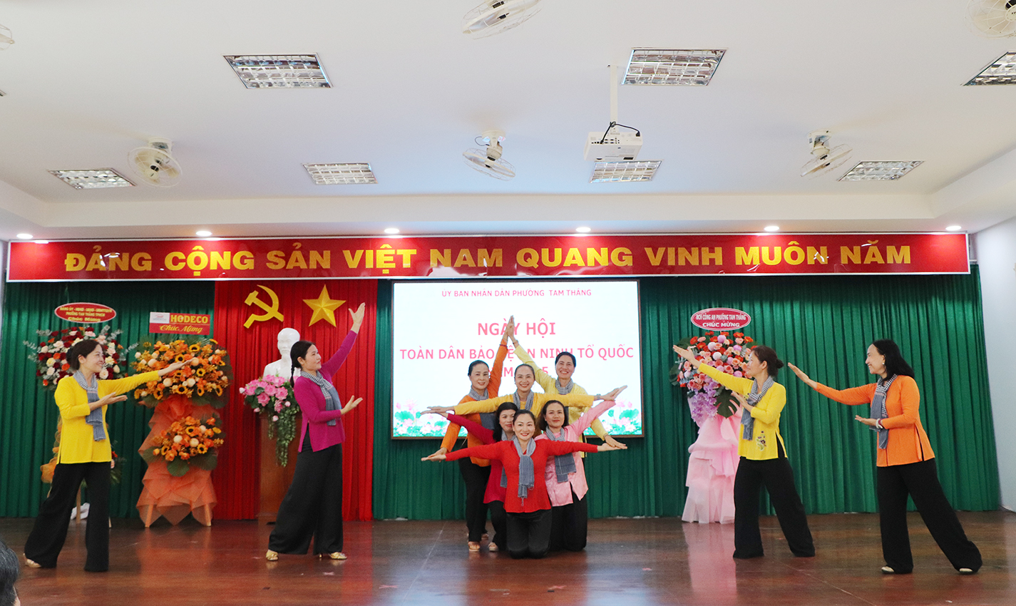 Tiết mục văn nghệ chào mừng Ngày hội.