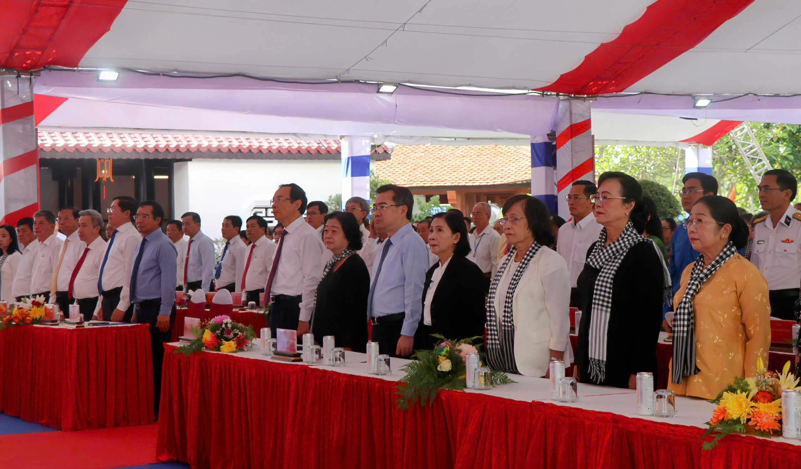 Đại biểu dự lễ giỗ.