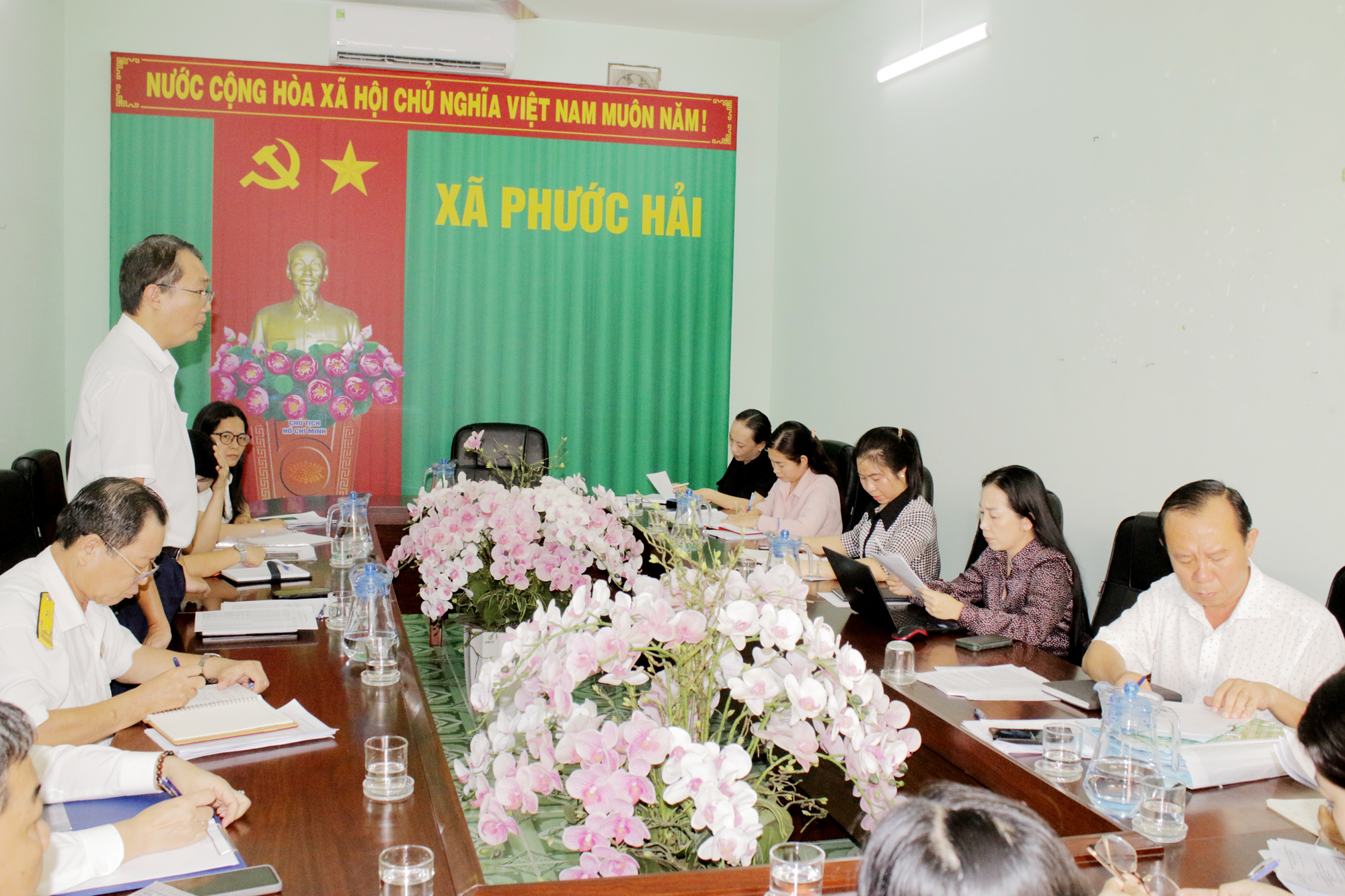Thuế cơ sở 21 TPHCM làm việc với xã Phước Hải.