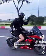 Xử lý nam thanh niên thả 2 tay múa khi điều khiển mô tô
