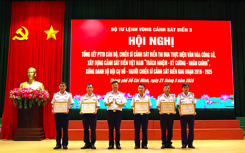 Thúc đẩy văn hóa công sở, xây dựng hình ảnh Bộ đội Cụ Hồ trong thời đại mới