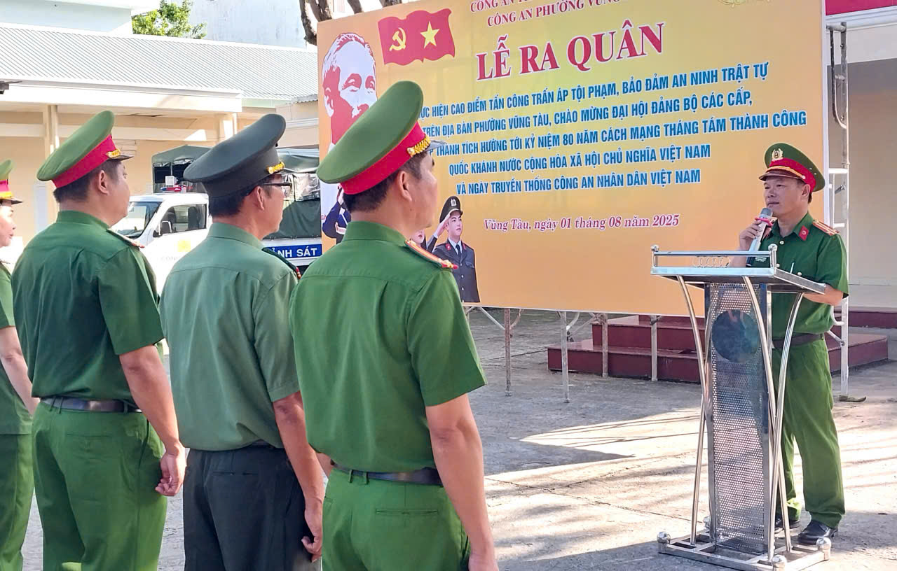 Thượng tá Dương Xuân Diệu, Trưởng Công an phường Vũng Tàu (TPHCM) phát lệnh ra quân. 