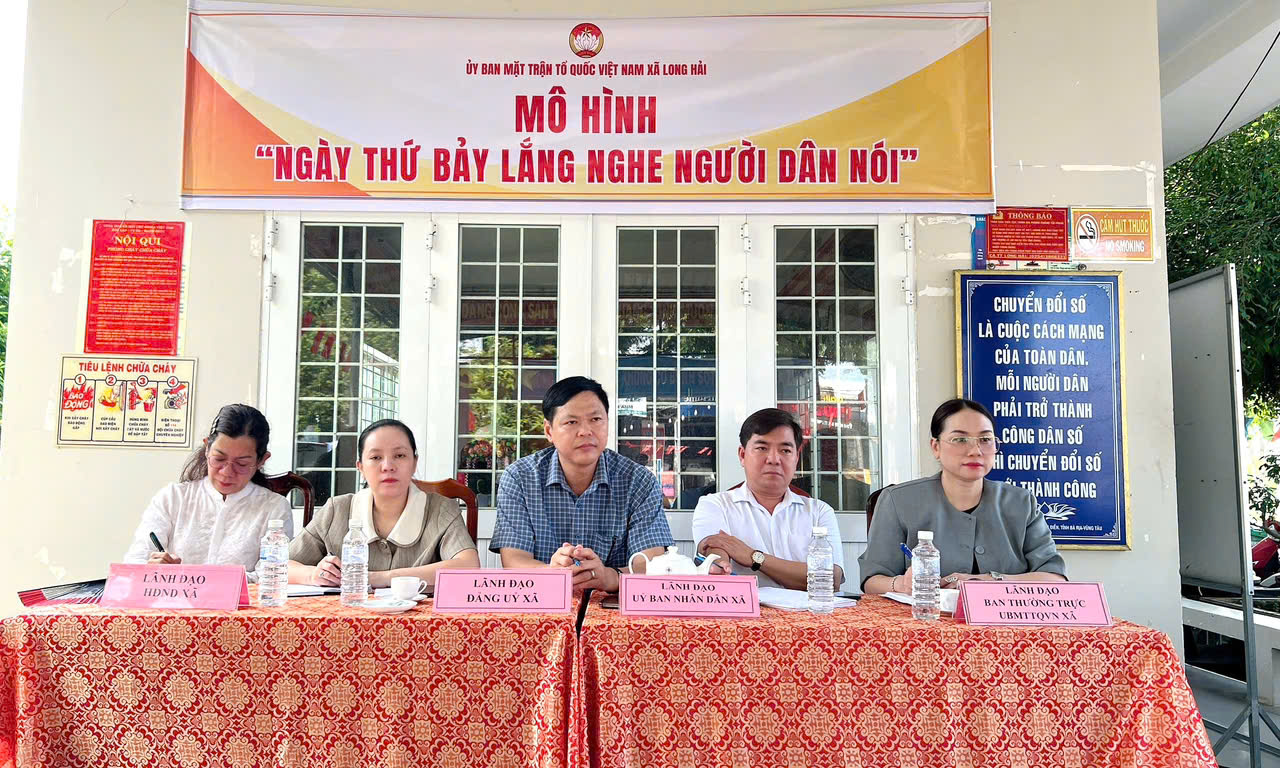 Lãnh đạo xã Long Hải, TPHCM chủ trì chương trình “Ngày thứ Bảy lắng nghe người dân nói”.