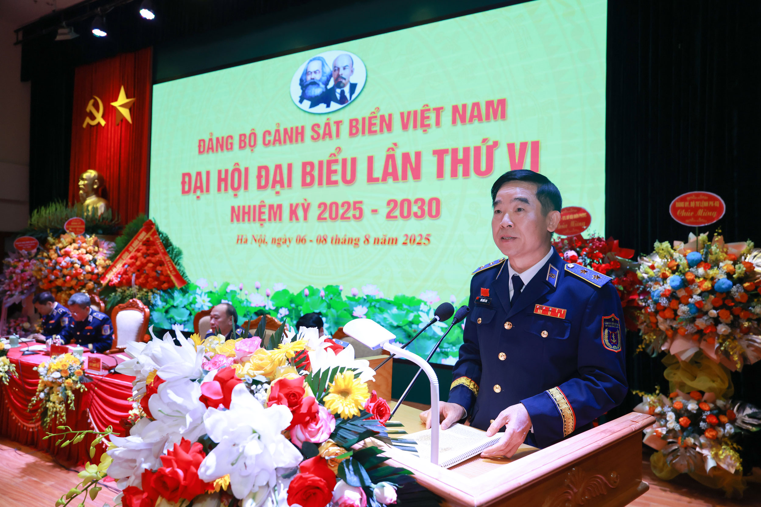 Trung tướng Bùi Quốc Oai, Bí thư Đảng ủy, Chính ủy Cảnh sát biển Việt Nam phát biểu khai mạc Đại hội.