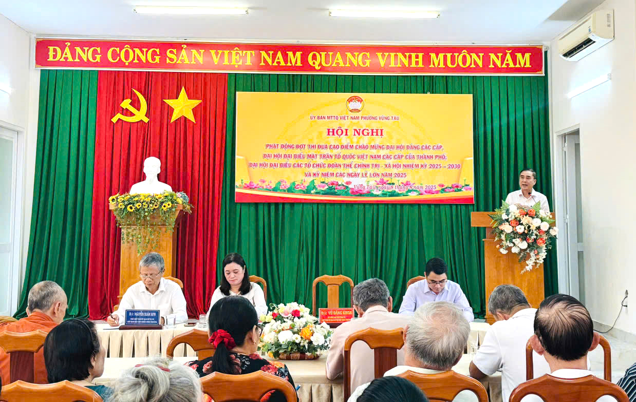Ông Vũ Đăng Khoa, Chủ tịch Ủy ban MTTQ Việt Nam phường Vũng Tàu phát biểu tại hội nghị.