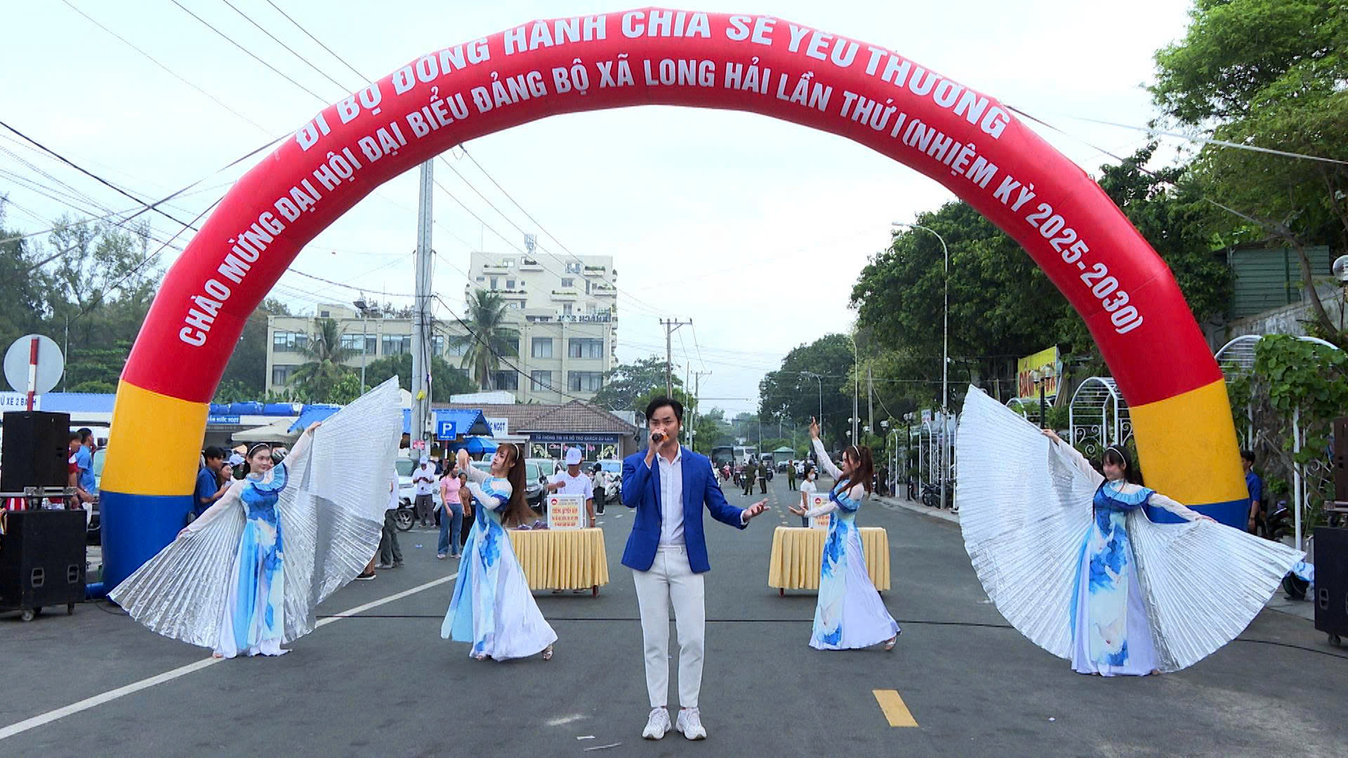 Một tiết mục văn nghệ chào mừng tại chương trình.