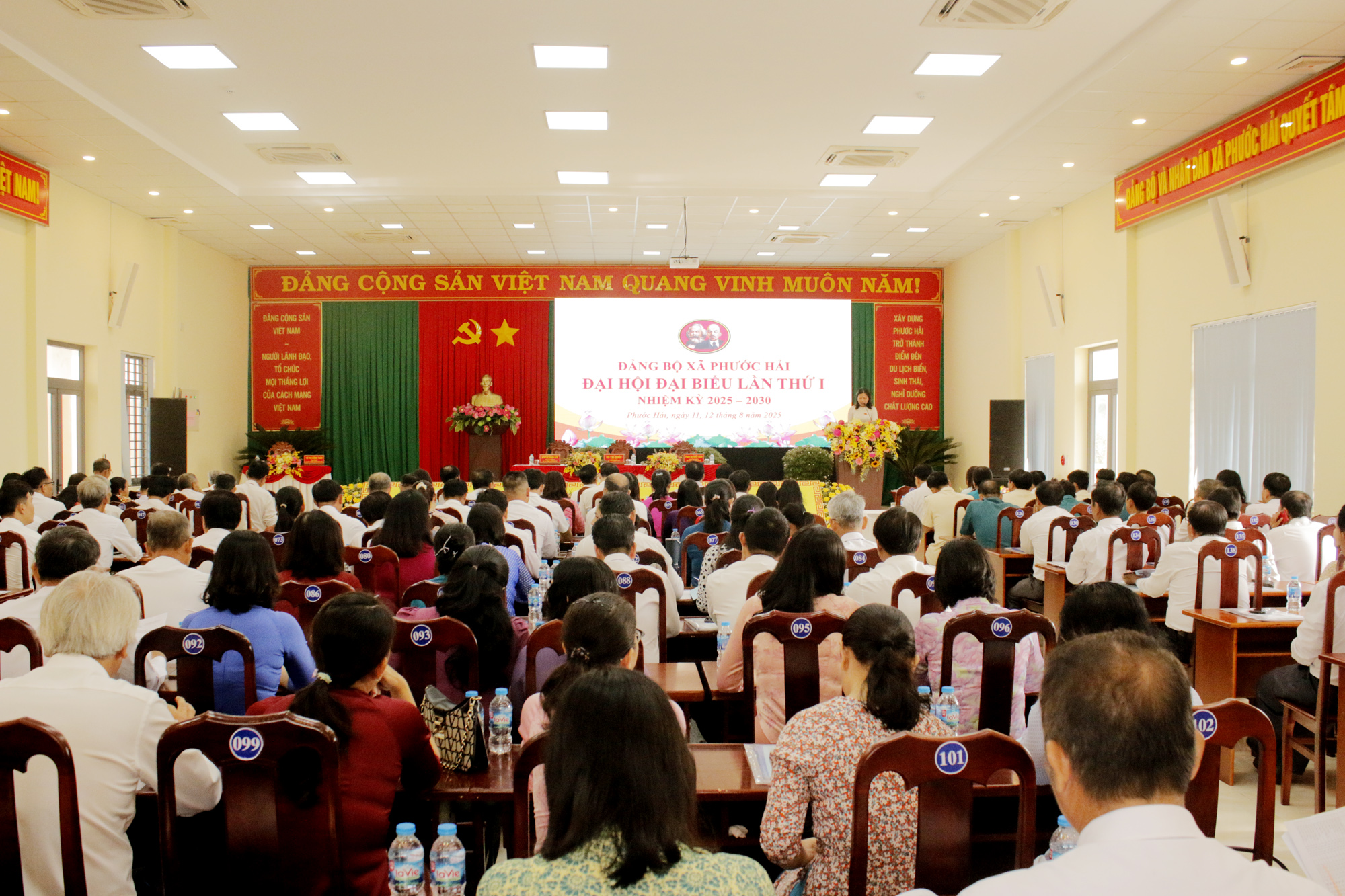 Toàn cảnh phiên trù bị Đại hội Đại biểu Đảng bộ xã Phước Hải, TPHCM lần thứ I, nhiệm kỳ 2025-2030.