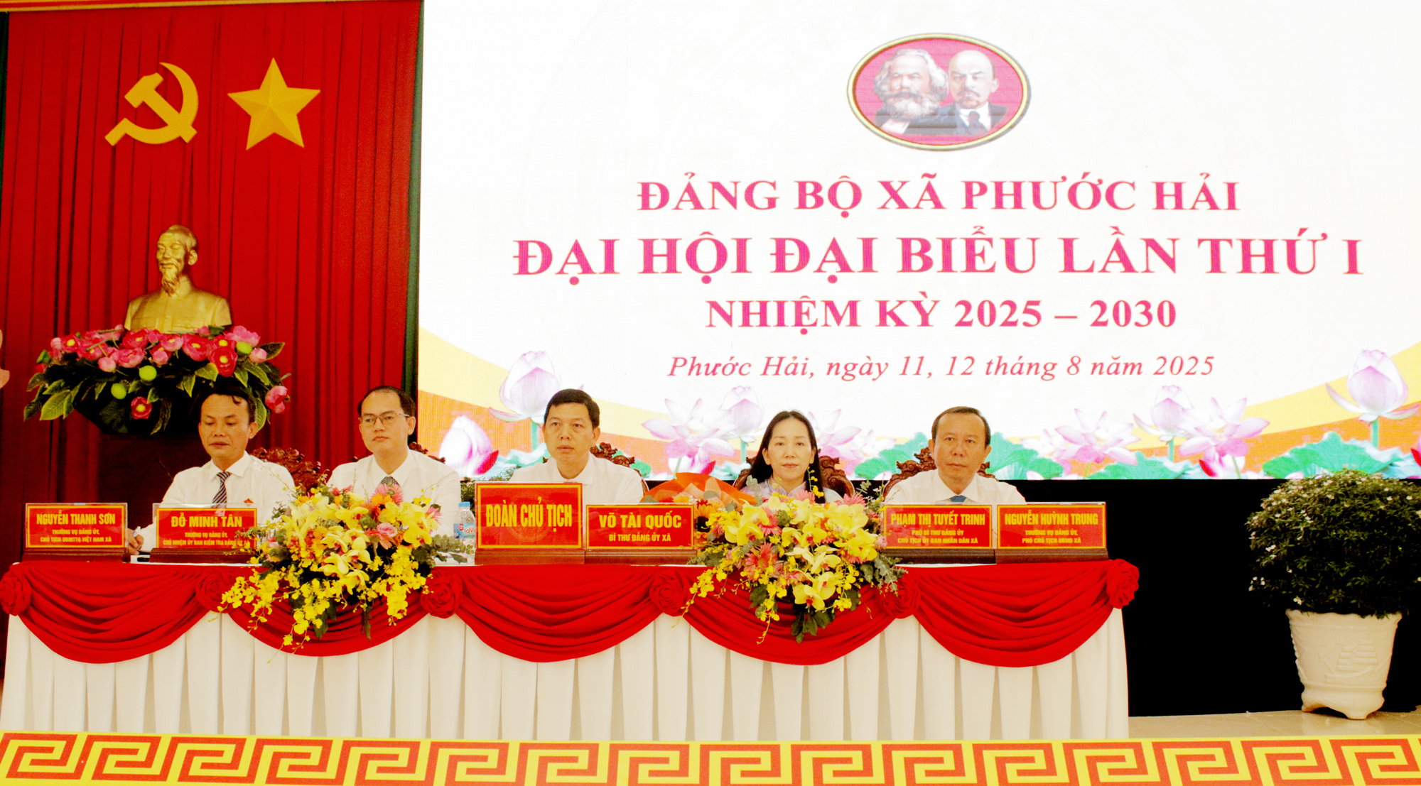 Đoàn chủ tịch điều hành Đại hội Đại biểu Đảng bộ xã Phước Hải, TPHCM khóa I, nhiệm kỳ 2025-2030..