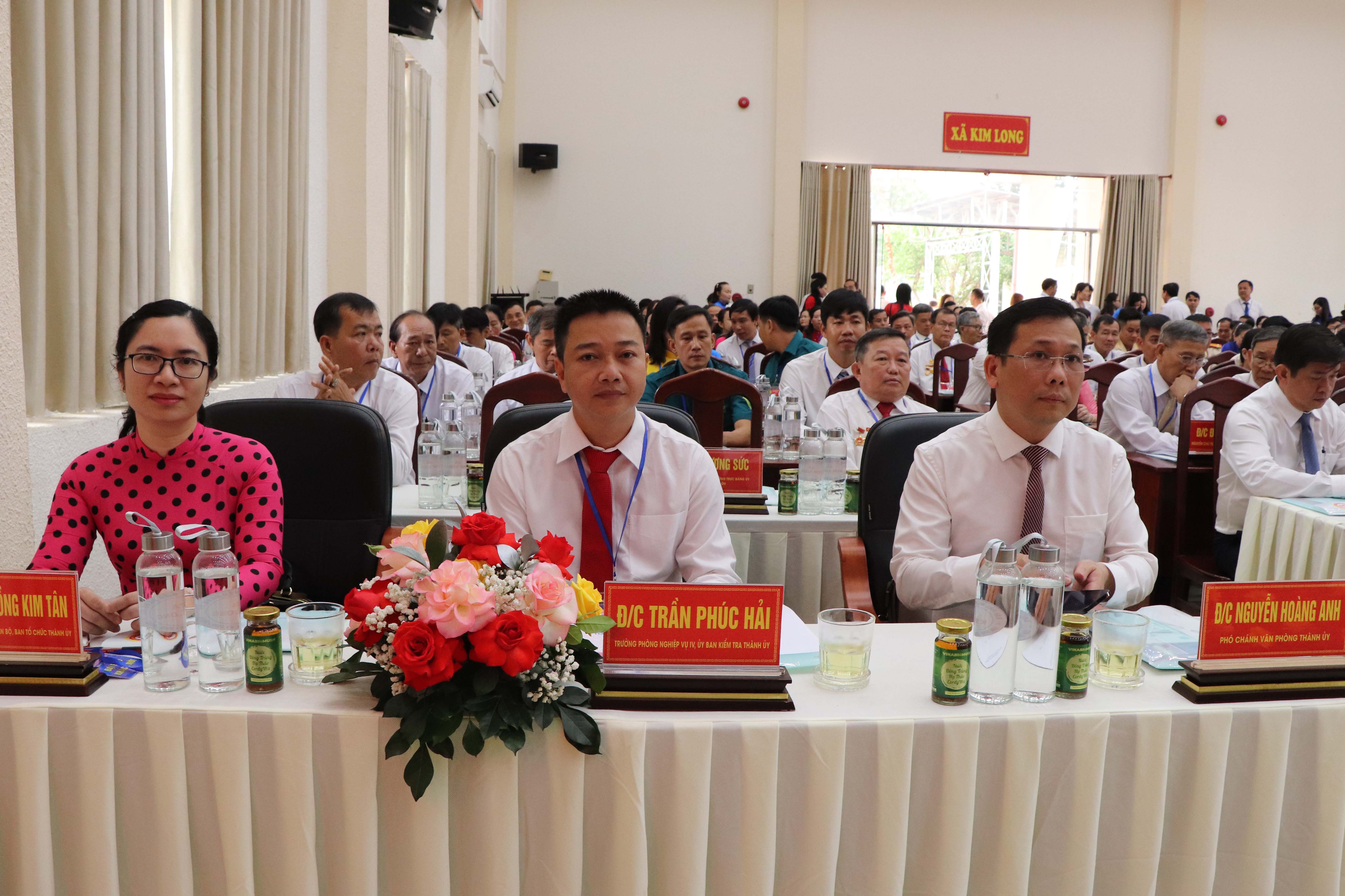 Các đại biểu dự đại hội.