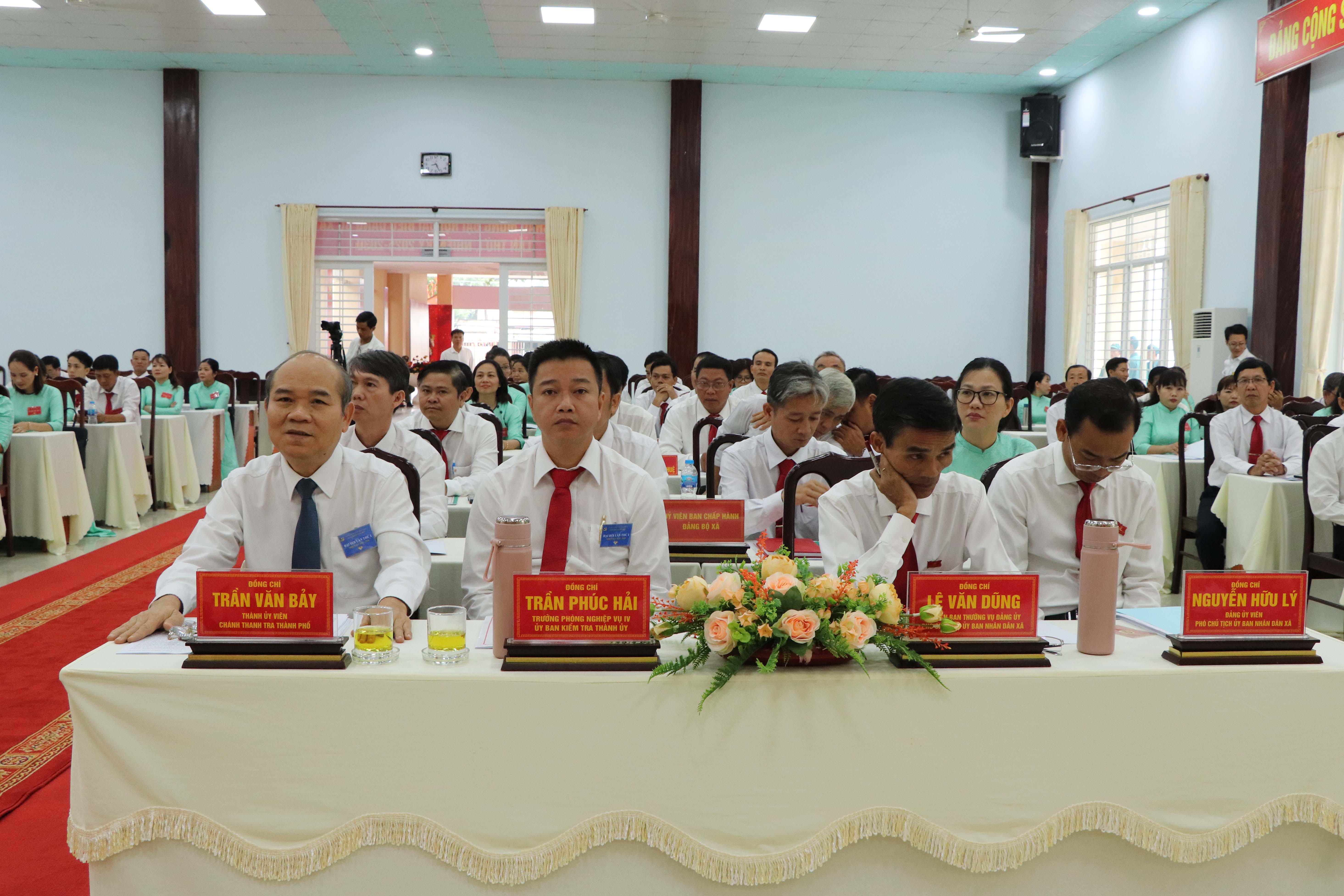 Các đại biểu dự đại hội.