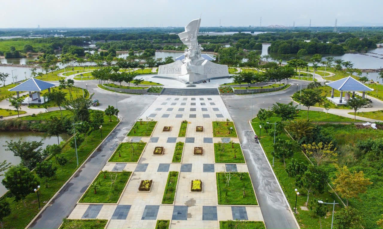Tượng Đài chiến thắng.