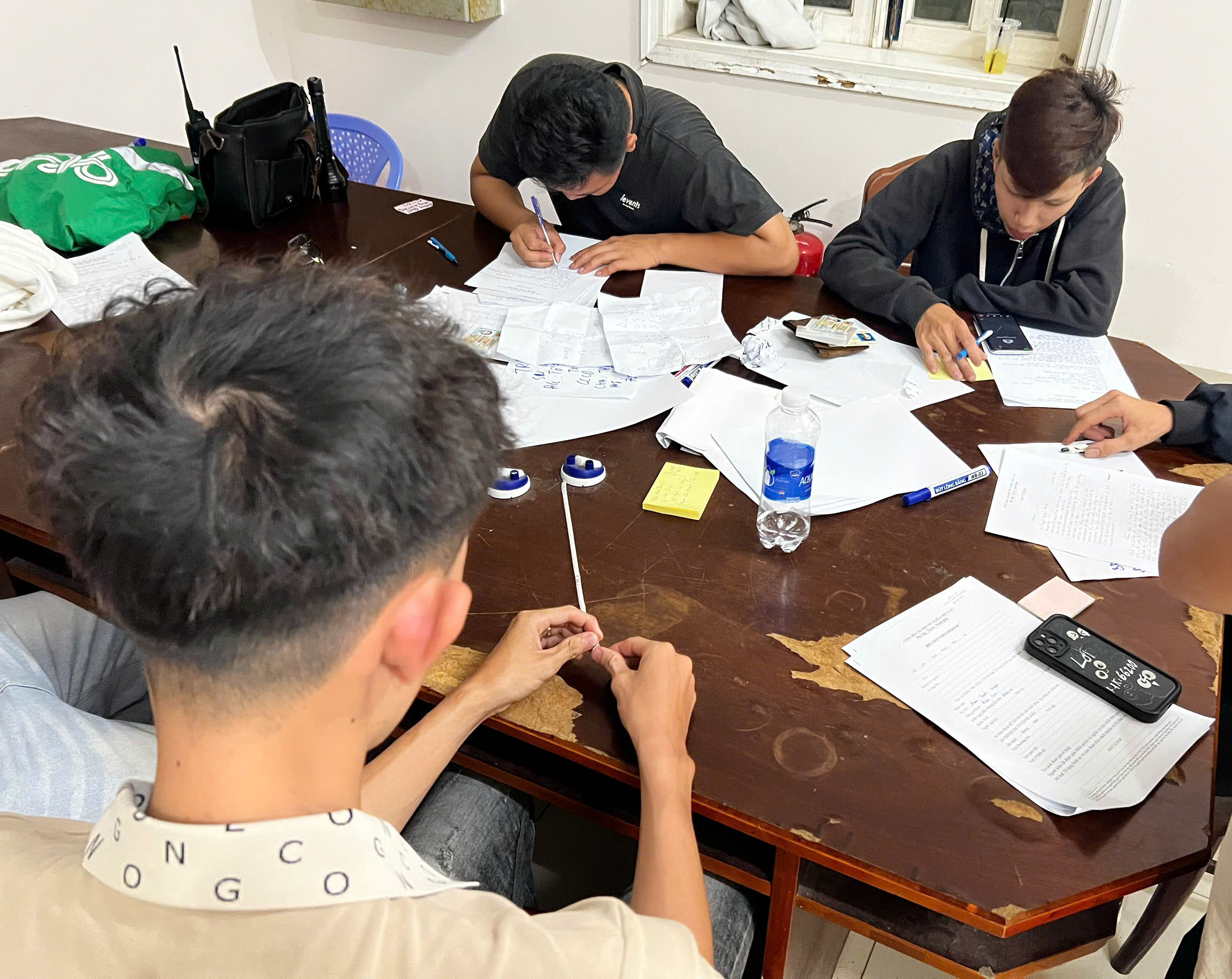 Các đối tượng làm việc tại cơ quan công an. 