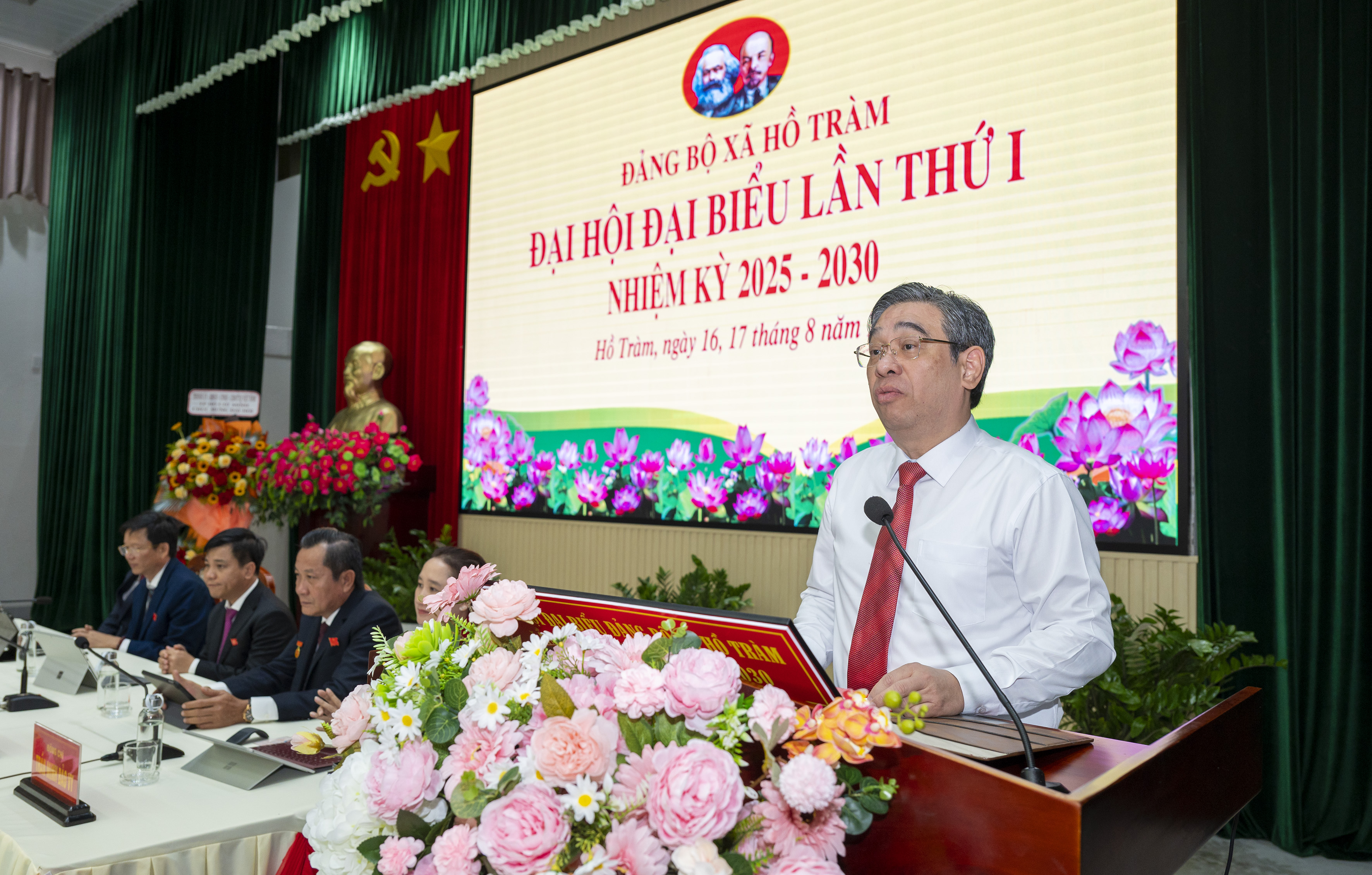 Đồng chí Nguyễn Phước Lộc, Phó Bí thư Thành ủy, Chủ tịch Ủy ban Mặt trận Tổ quốc Việt Nam TPHCM phát biểu chỉ đạp tại đại hội