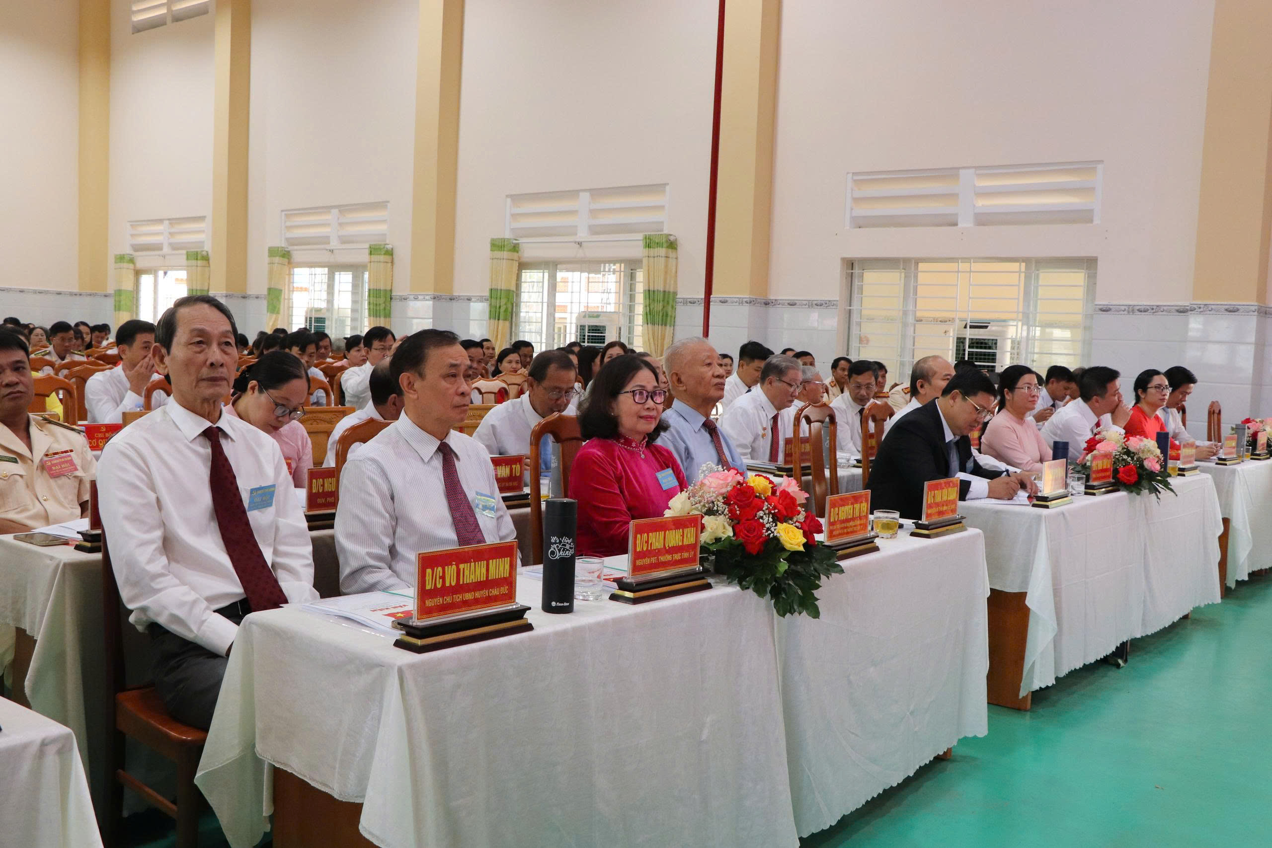 Các đại biểu dự đại hội.