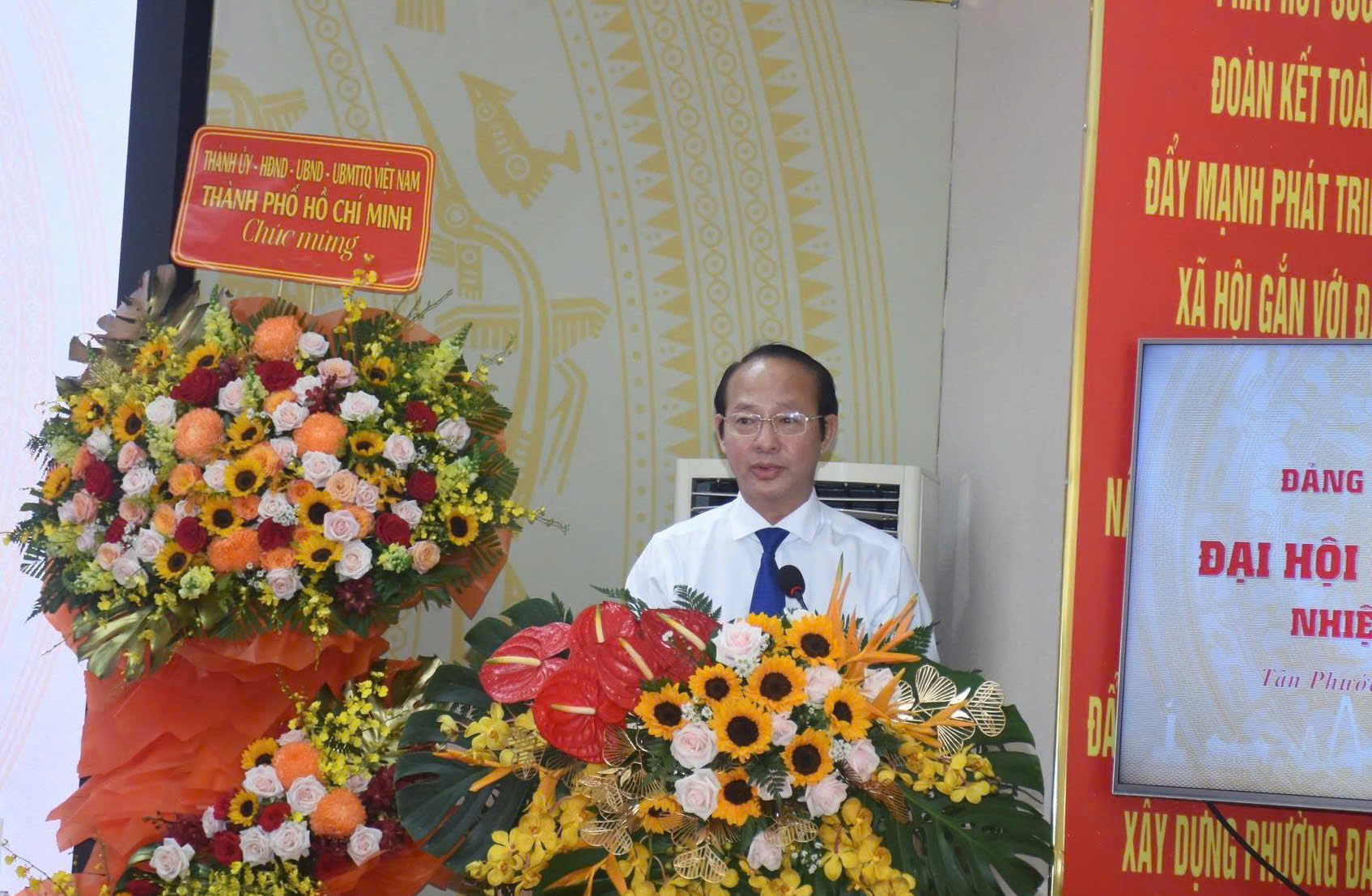 Đồng chí Võ Văn Dũng, Ủy viên Ban Thường vụ Thành ủy, Chủ nhiệm Ủy ban Kiểm tra Thành ủy TPHCM đến dự và phát biểu chỉ đạo Đại hội.
