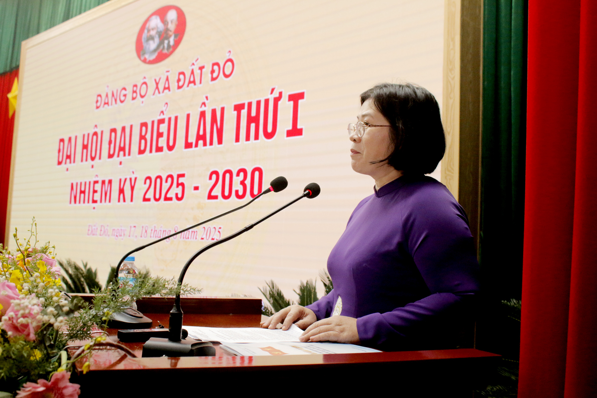  Bà Văn Thị Bạch Tuyết, Ủy viên Ban Thường vụ, Trưởng ban Tổ chức Thành ủy TPHCM phát biểu chỉ đạo tại Đại hội.