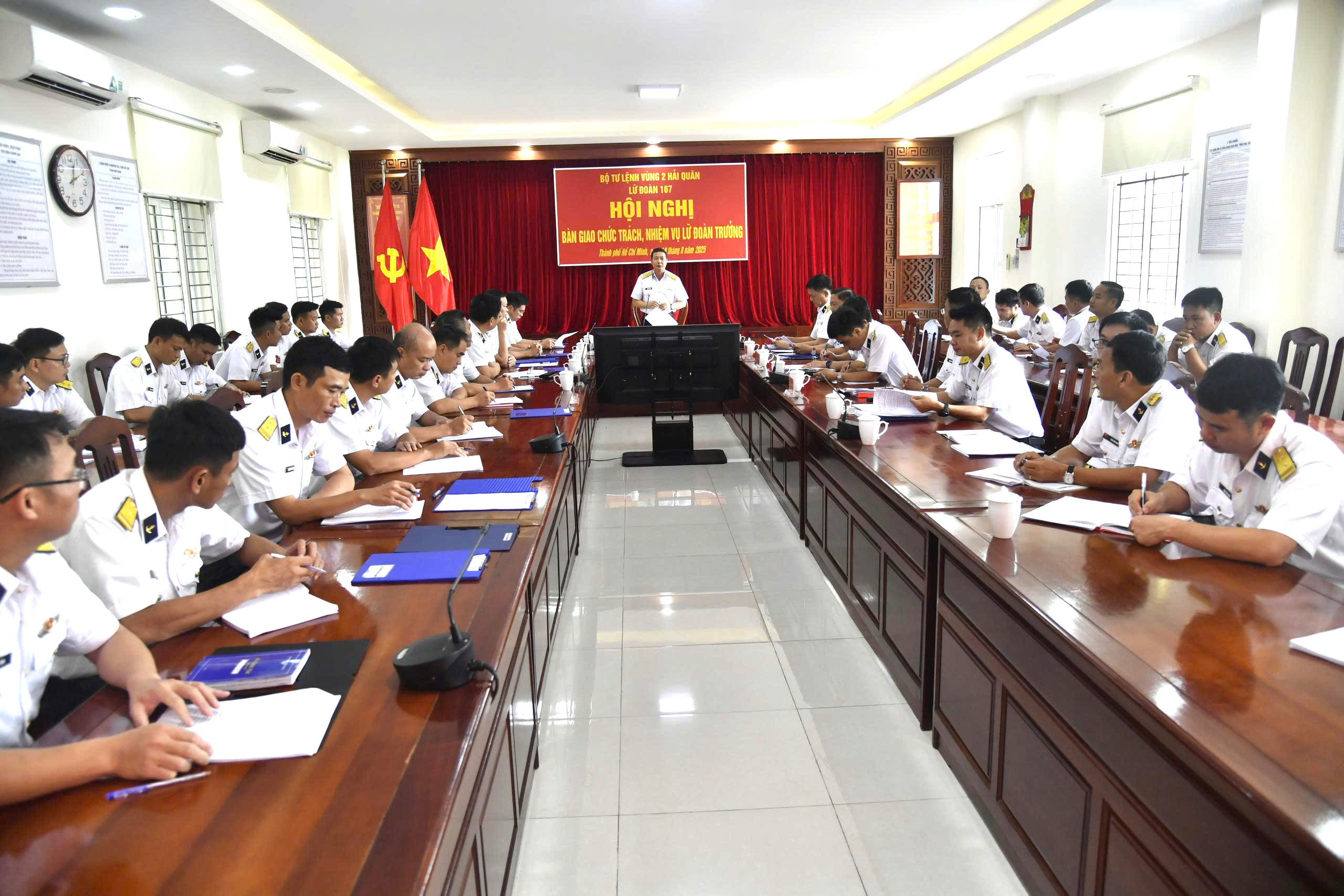 Đại tá Nguyễn Văn Quán, Tư lệnh Vùng 2 phát biểu chỉ đạo tại buổi lễ.