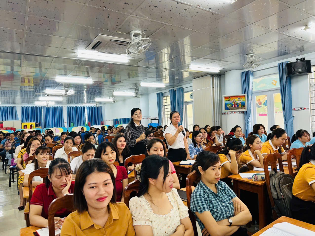 Các cán bộ quản lý, giáo viên tham gia lớp tập huấn.