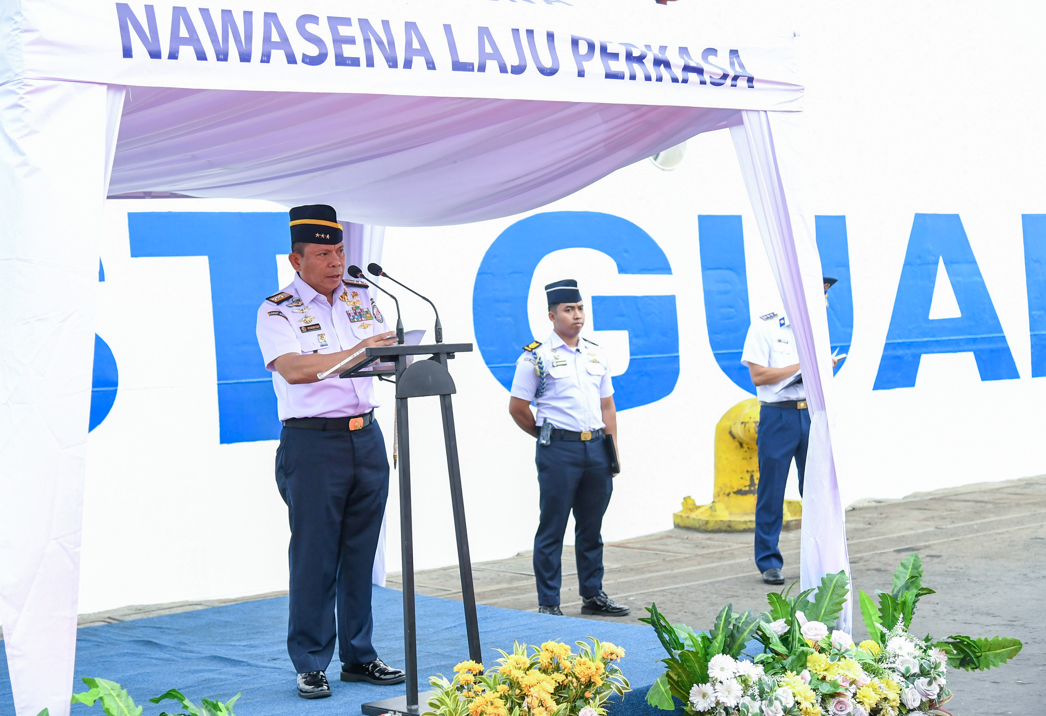 Phó Đô đốc, Tư lệnh Cảnh sát biển Indonesia - Irvansyah phát biểu chào mừng đoàn công tác Cảnh sát biển Việt Nam.