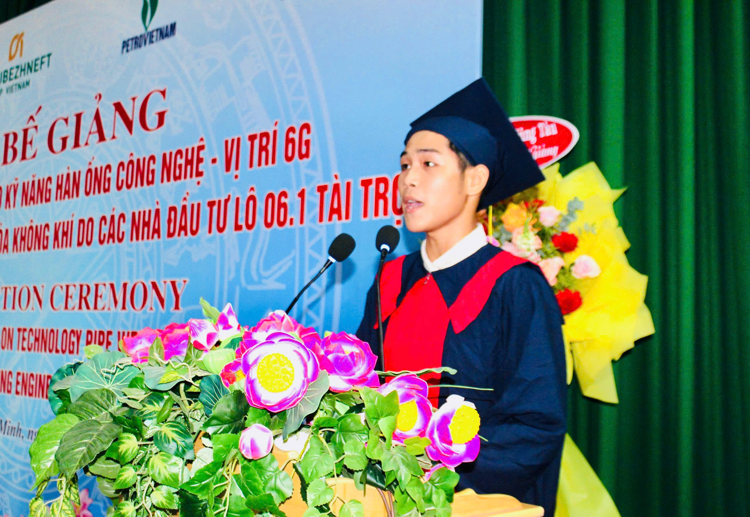 Học viên tiêu biểu phát biểu tại Lễ bế giảng.